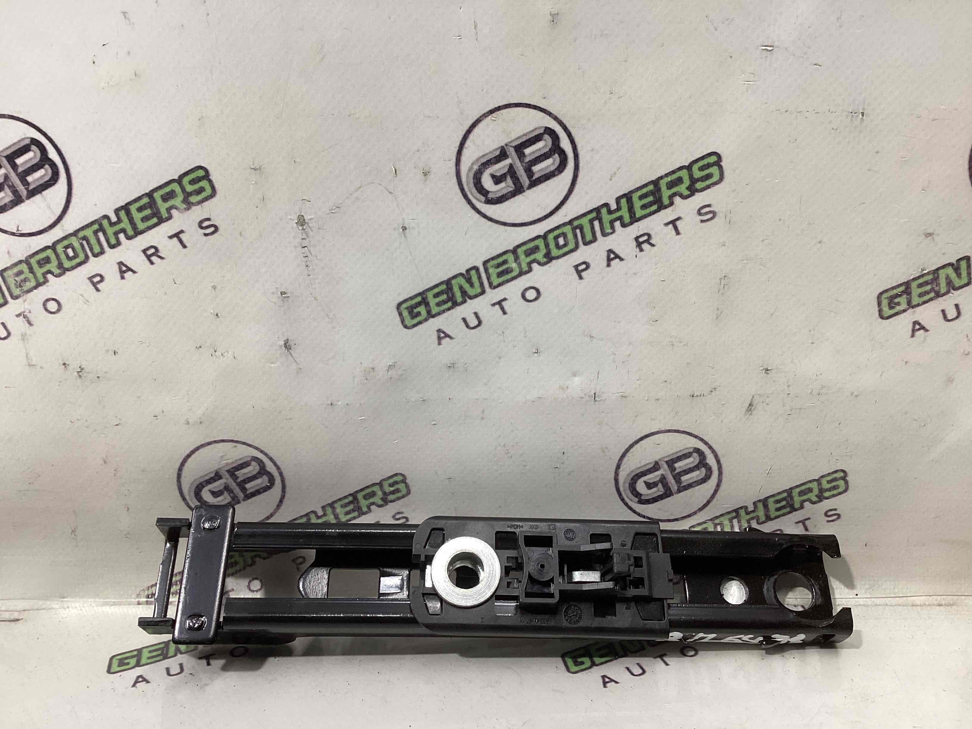 Регулятор высоты ремня безопасности