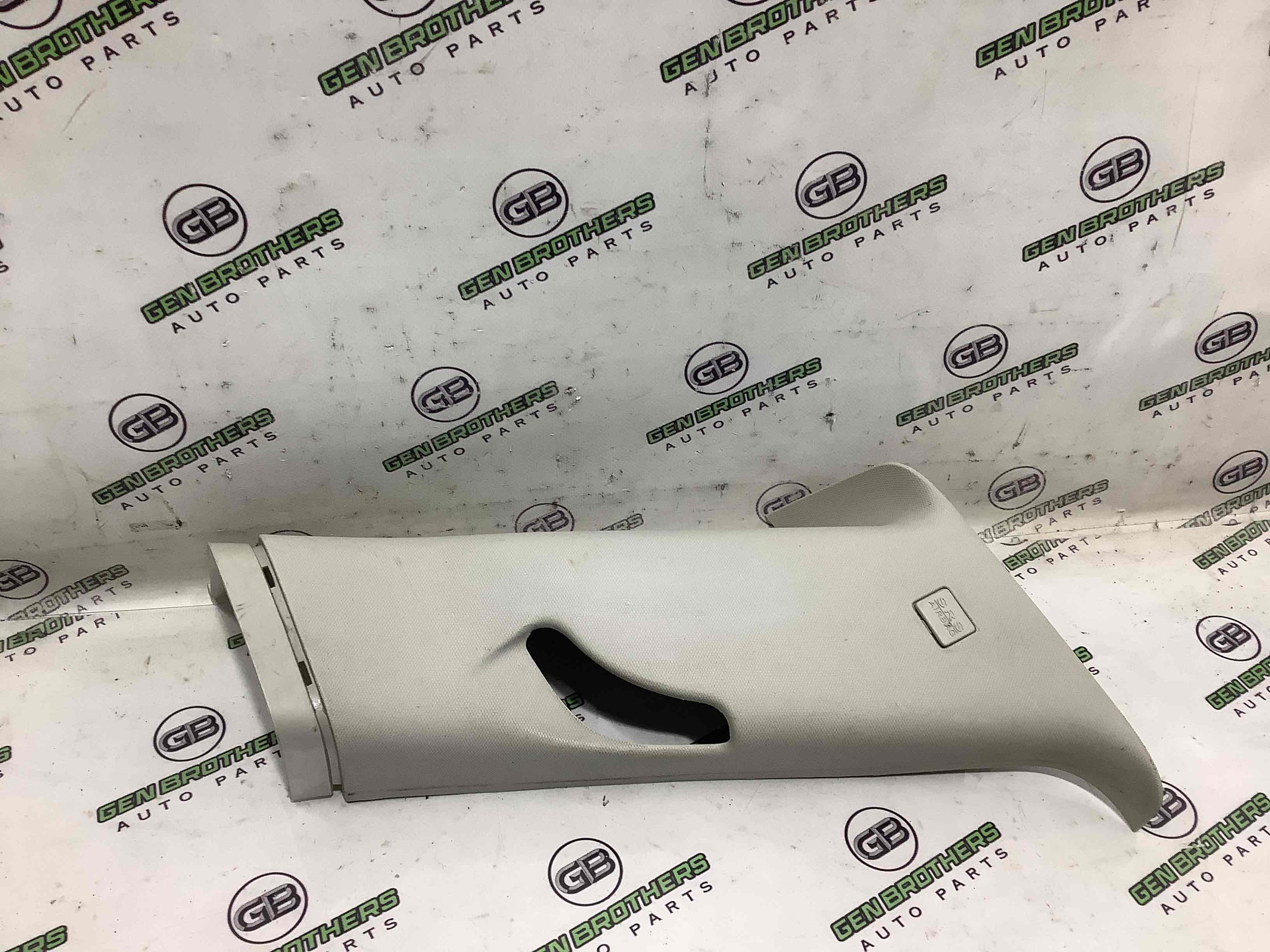 Обшивка задней стойки левая