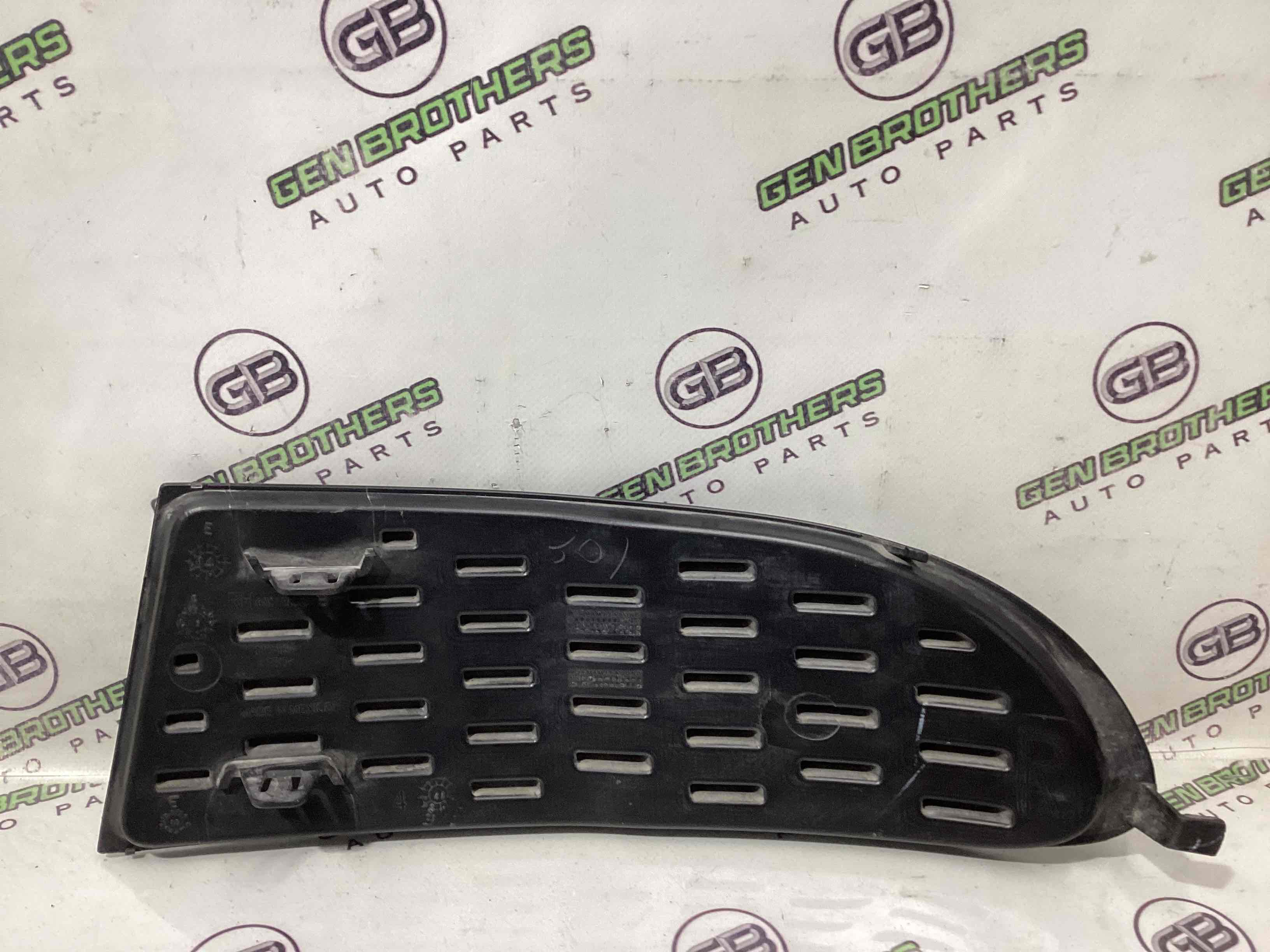 Заглушка, вставка решетка в бампер