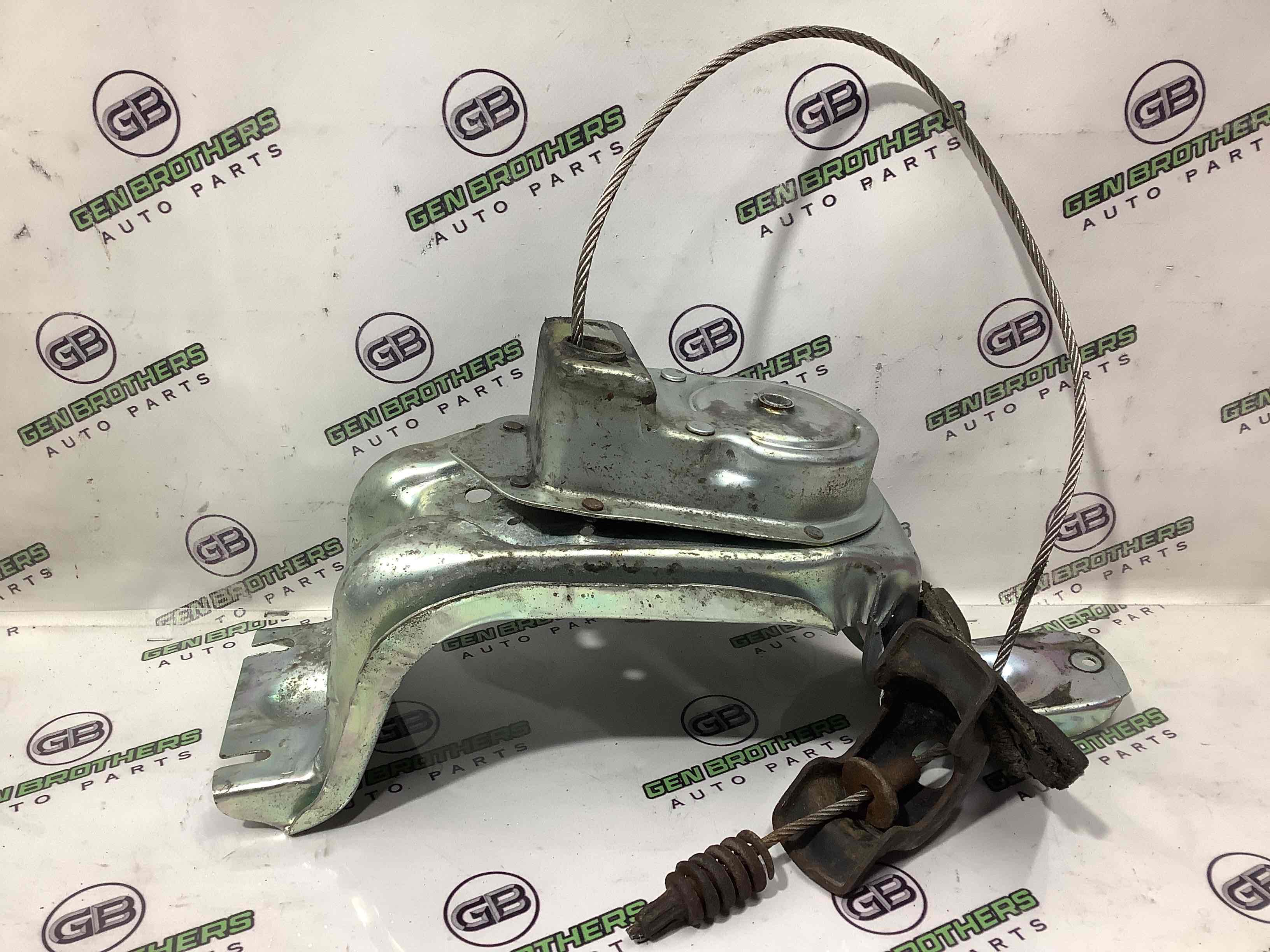 Колесо запасное, держатель, кронштейн, обшивка