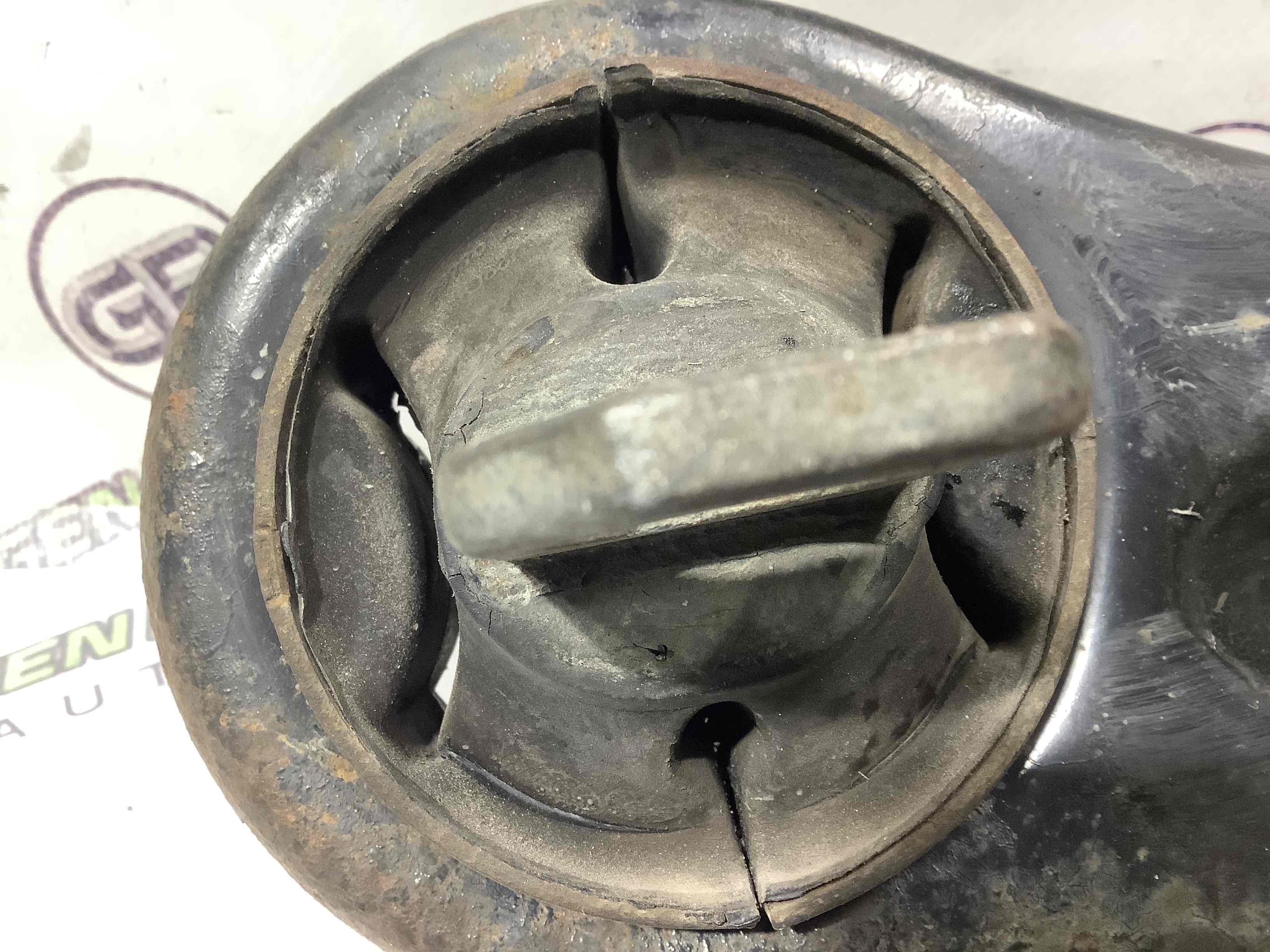 Рычаг задний левый