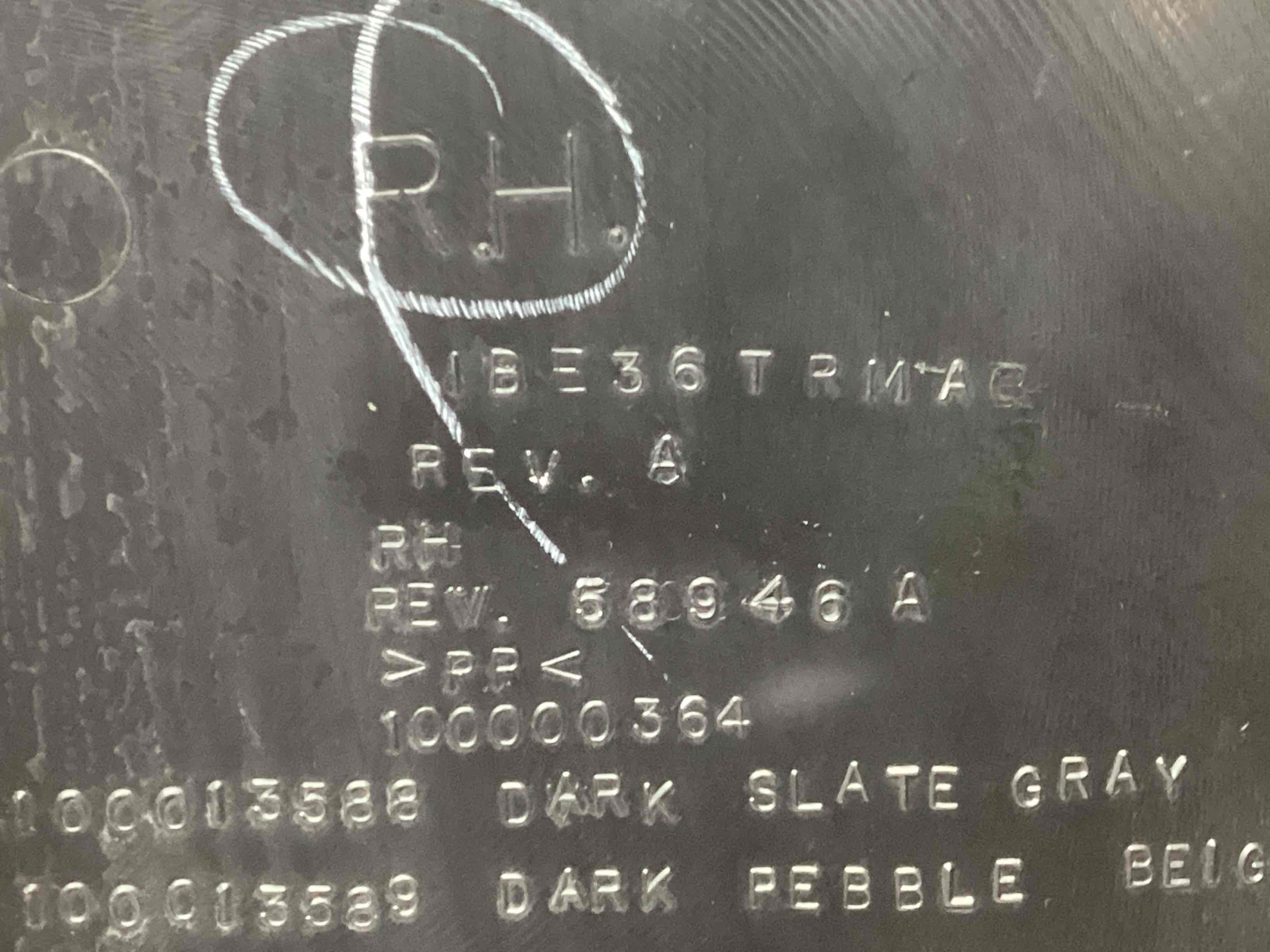 Обшивка центральной стойки правая