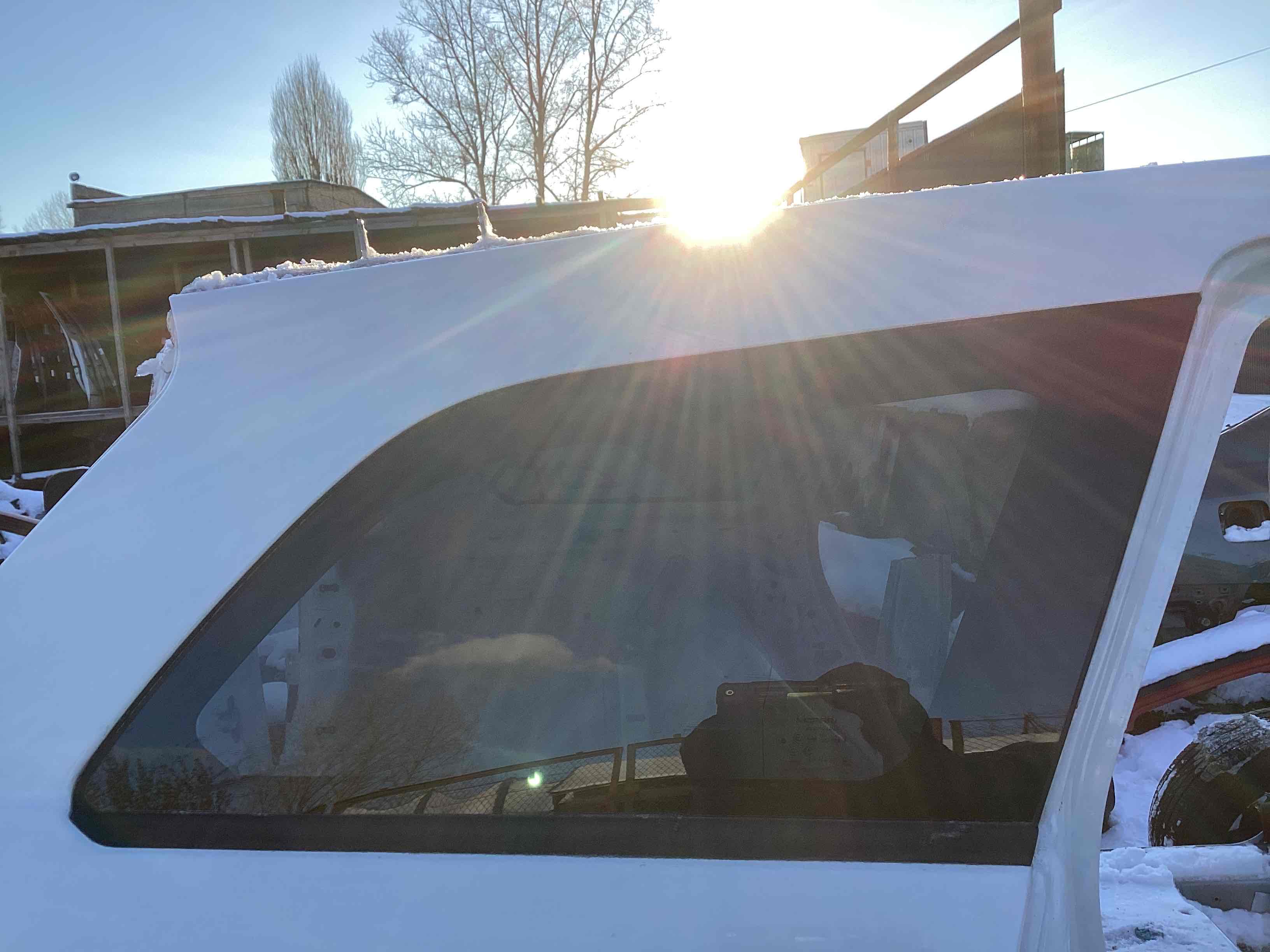 Стекло кузовное боковое правое