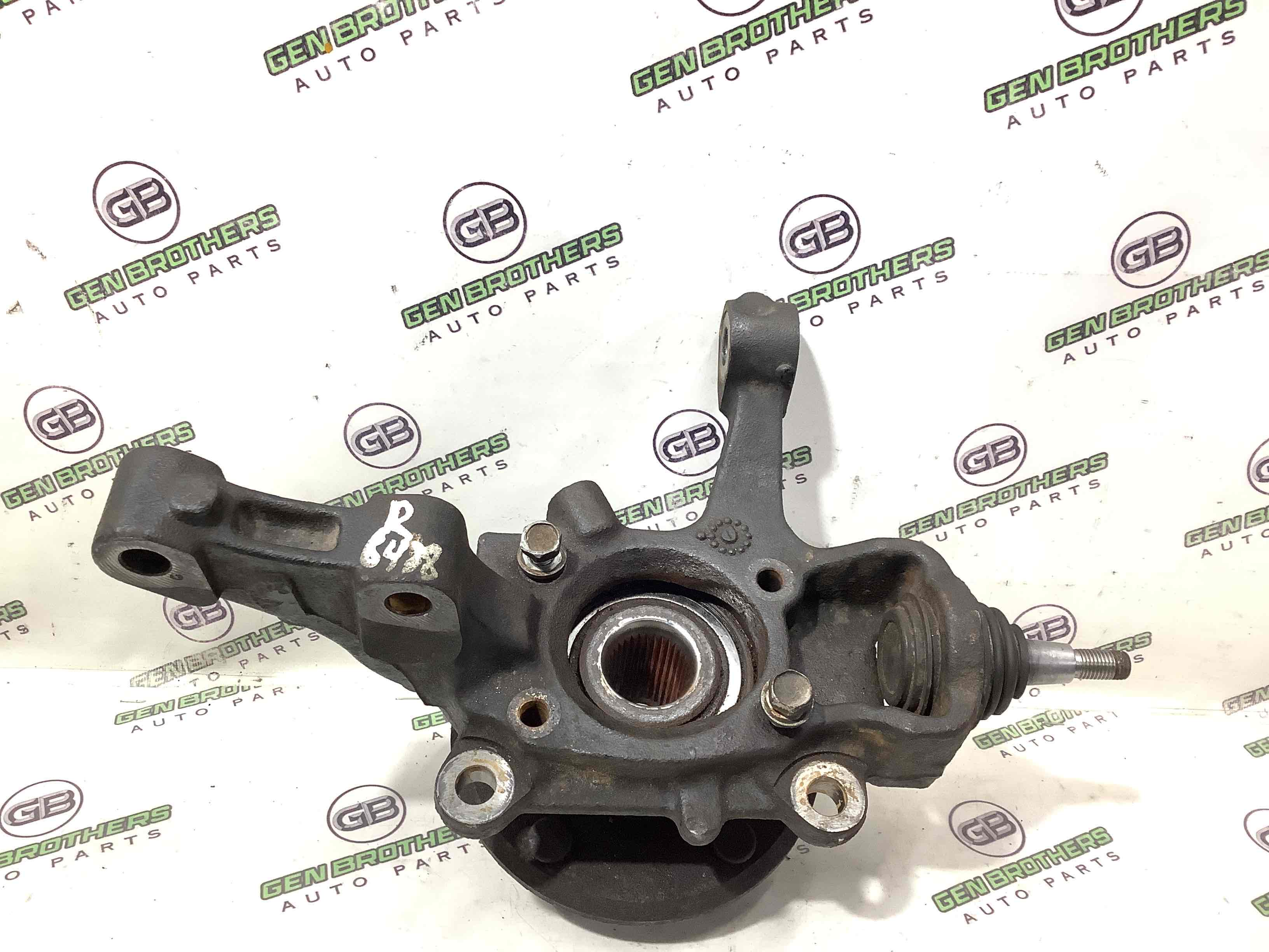 Кулак поворотный правый