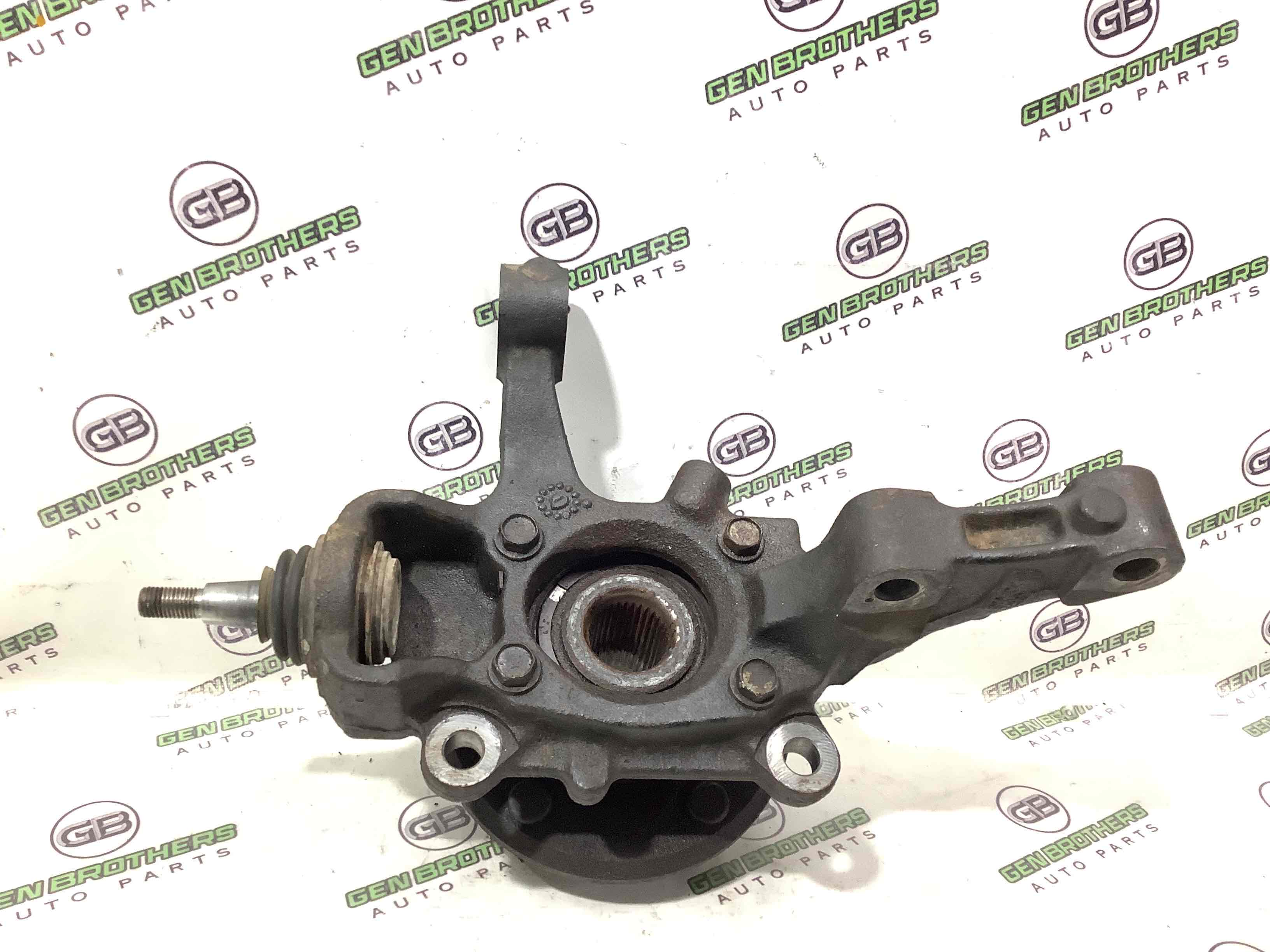 Кулак поворотный левый