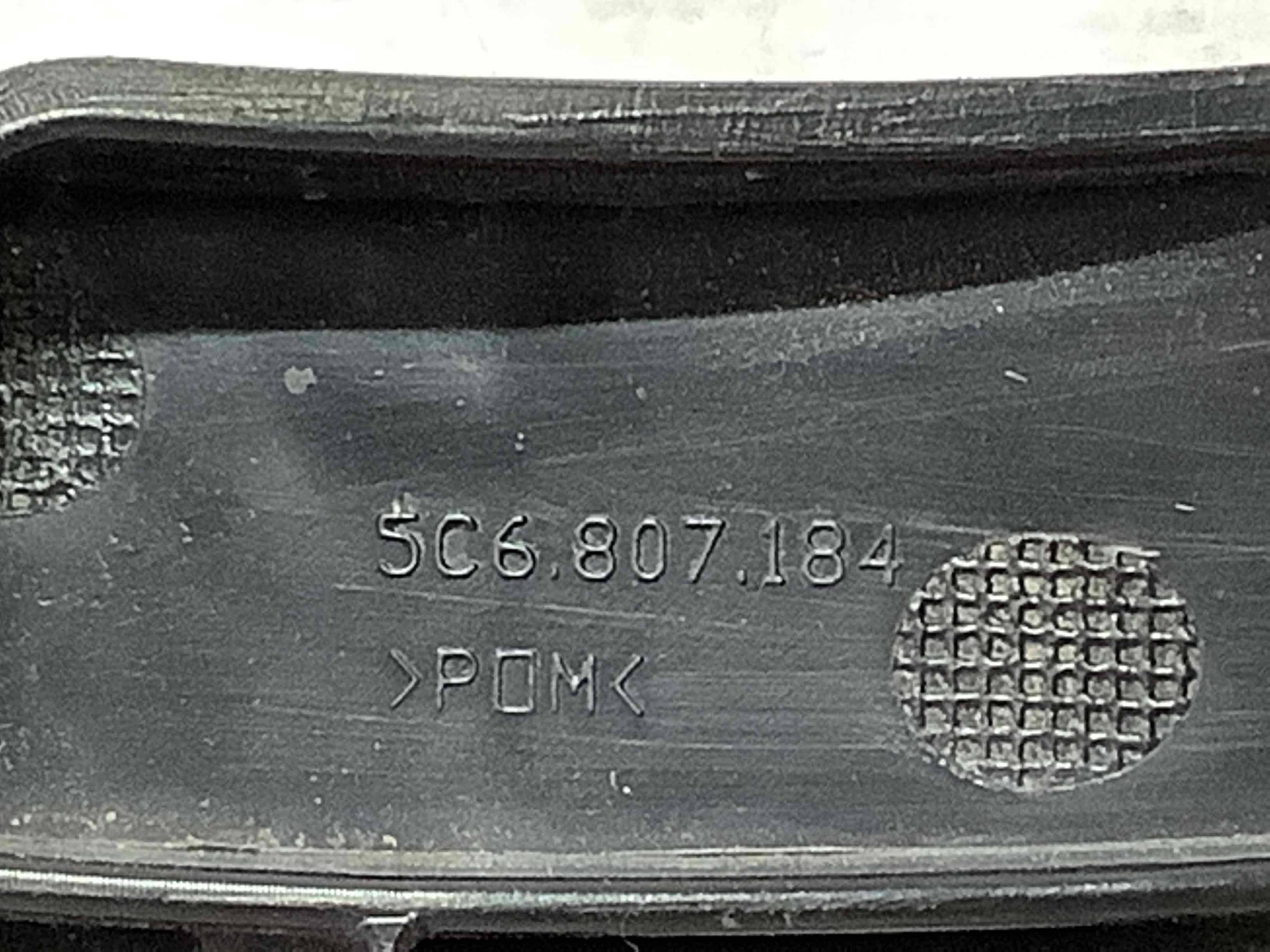 Кріплення переднього бампера праве