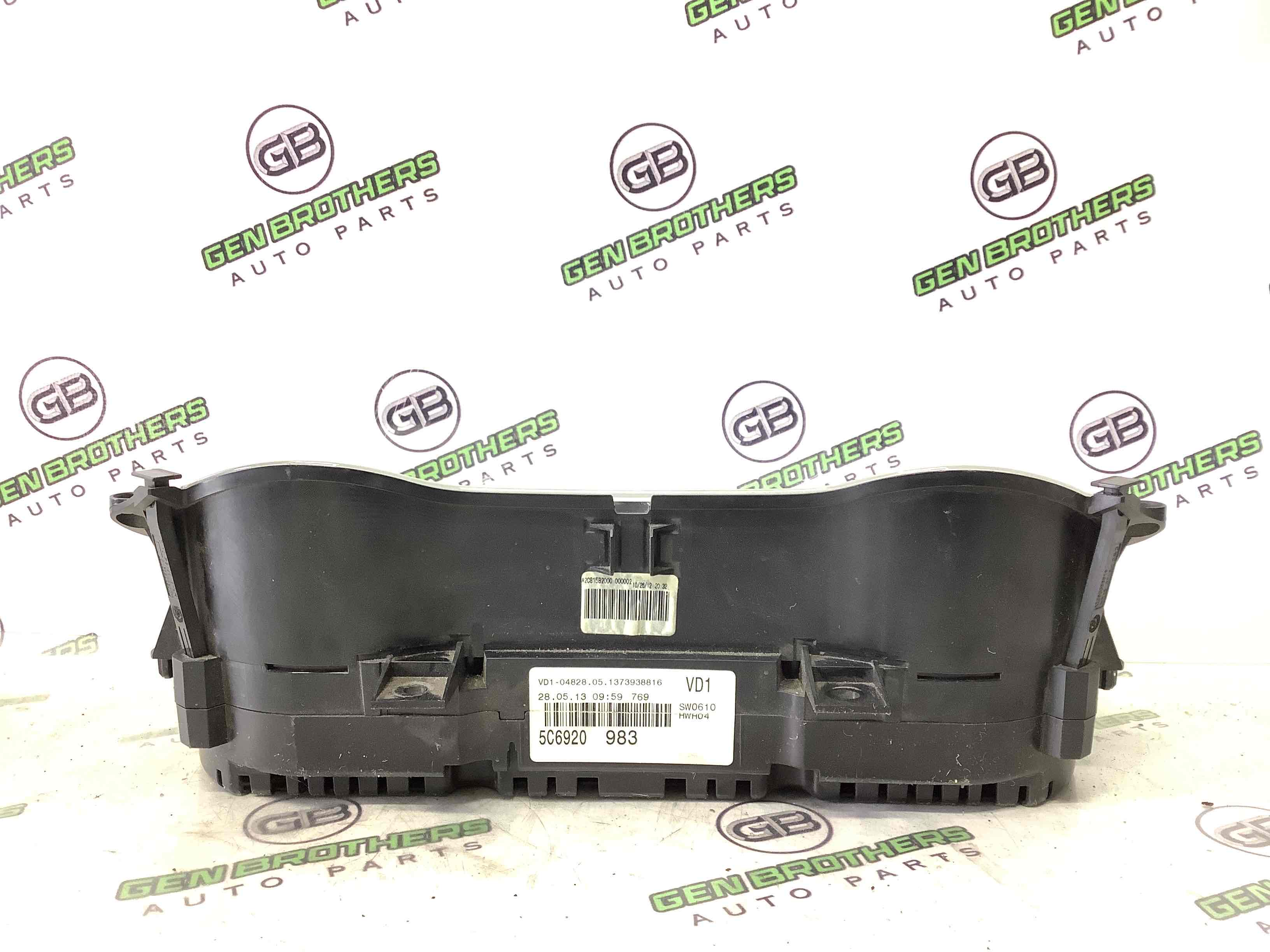 Щиток приладів панель приладів