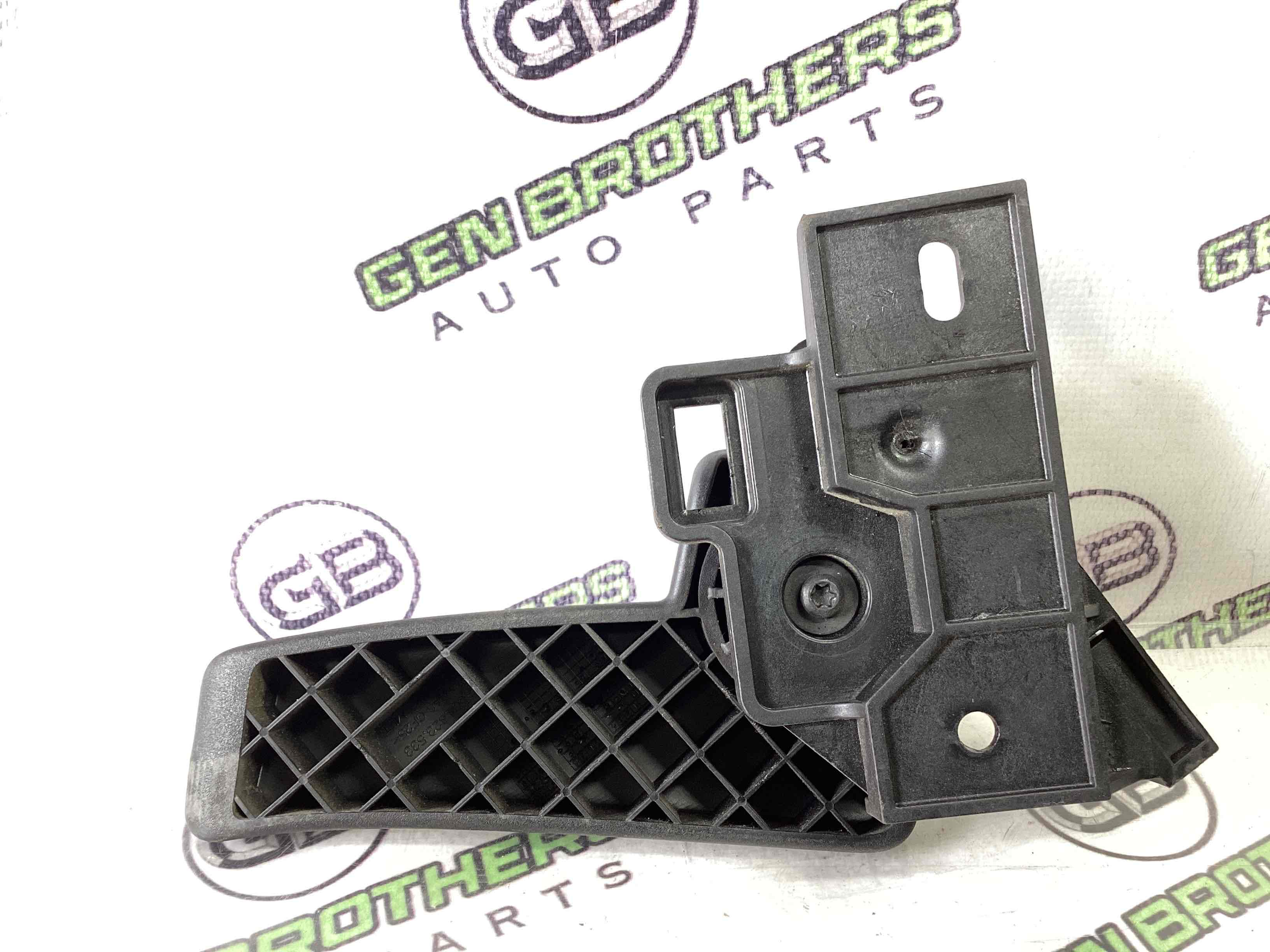 Ручка відкривання капота