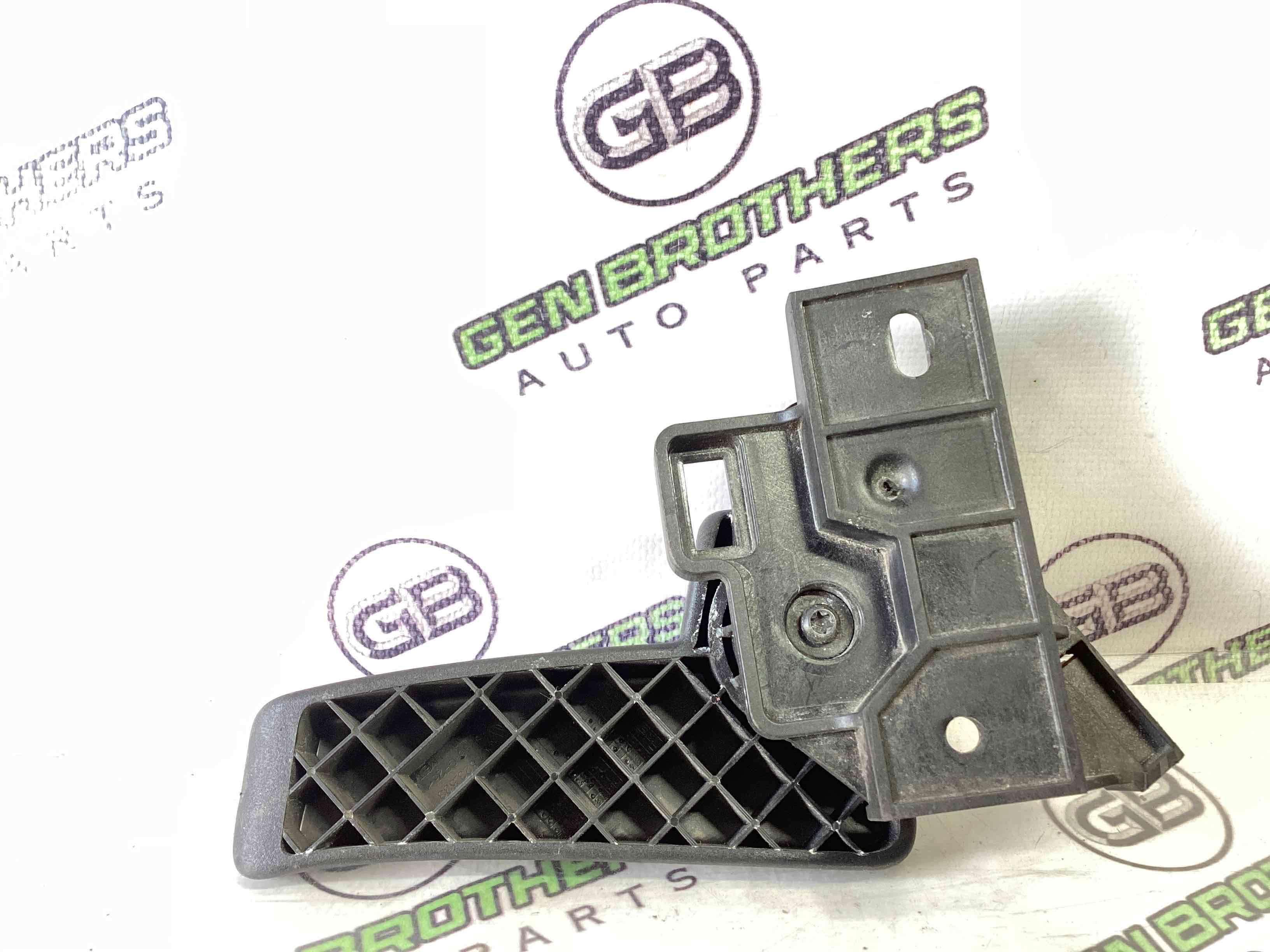 Ручка відкривання капота