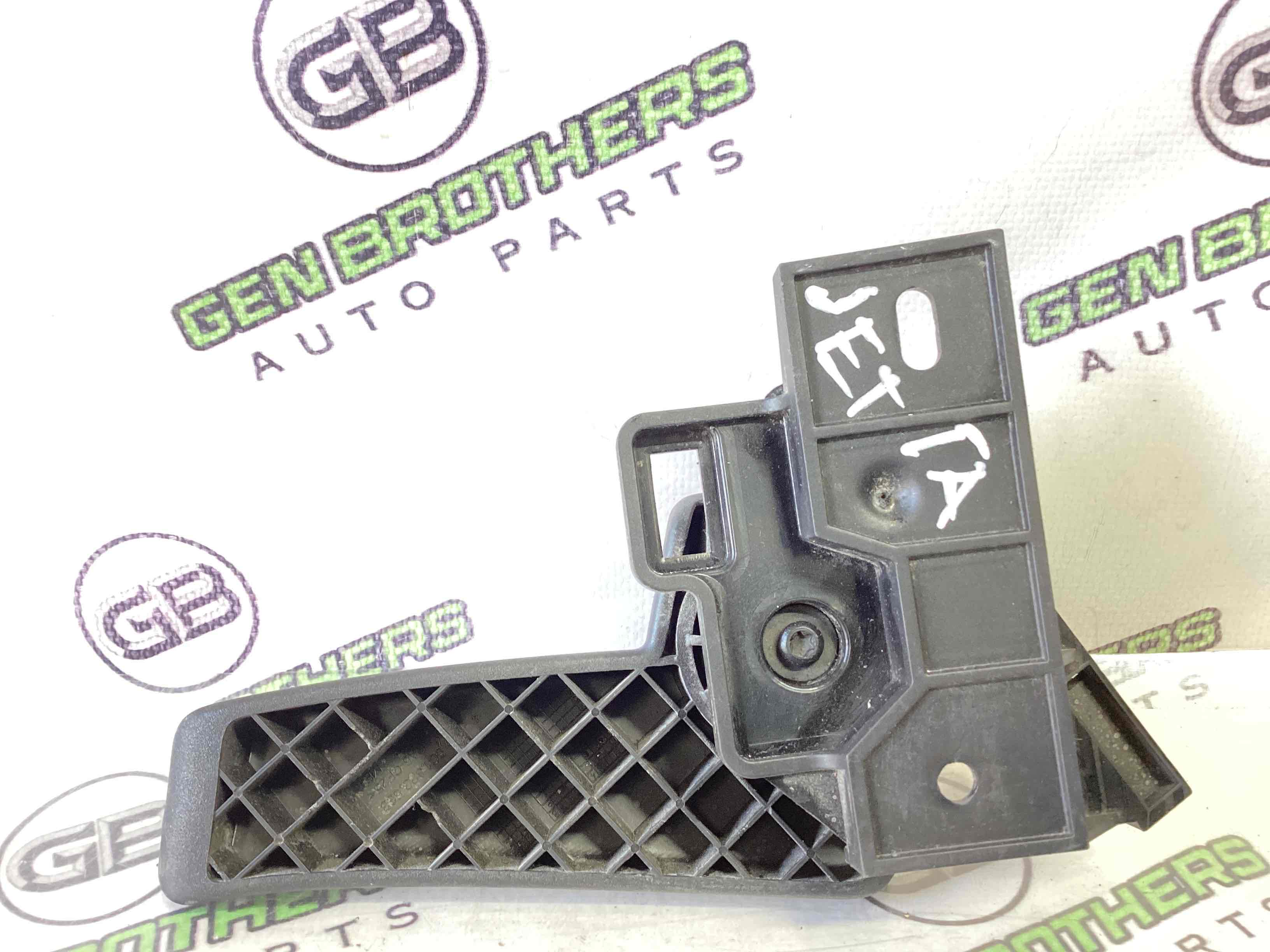 Ручка відкривання капота