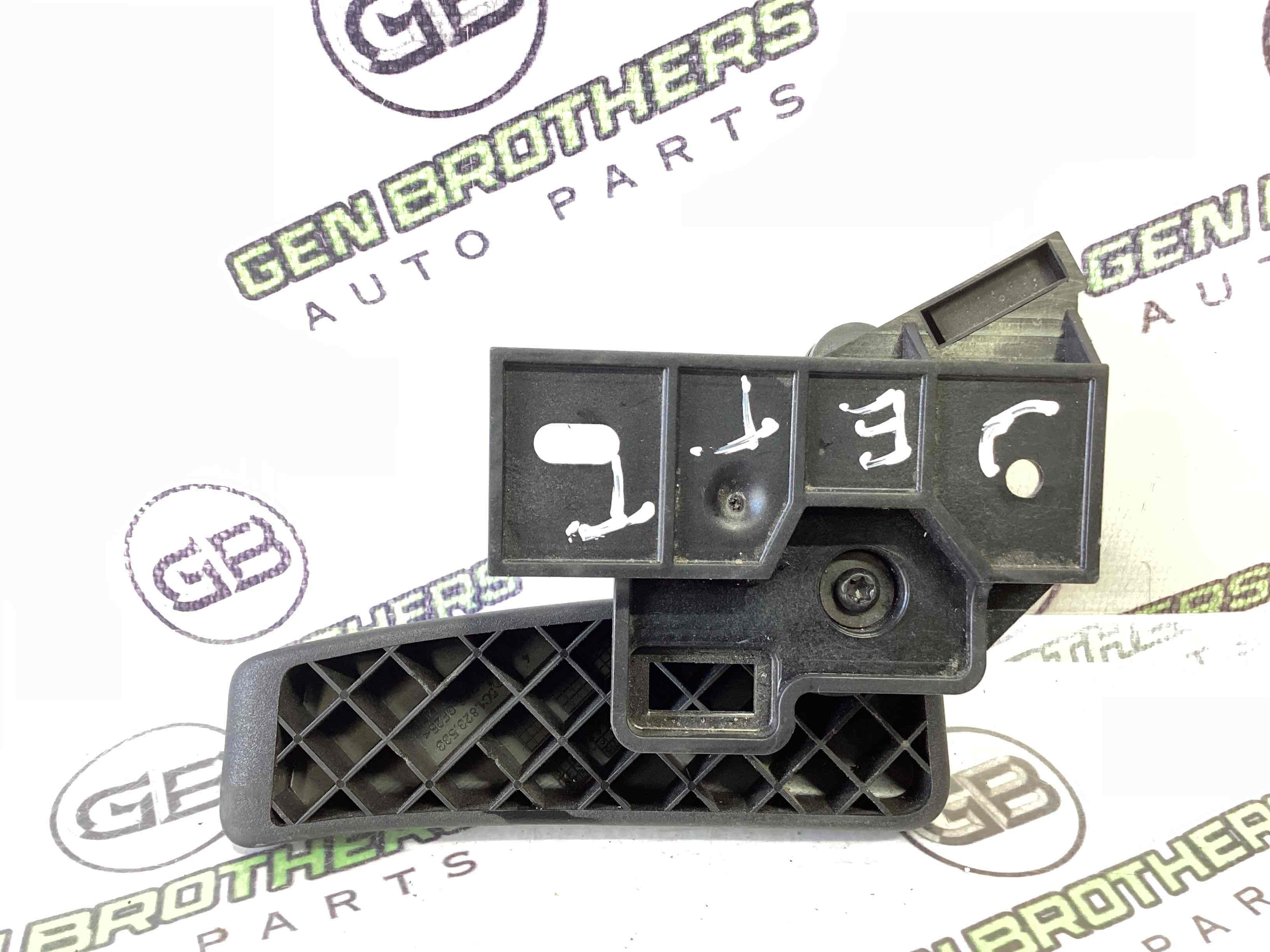 Ручка відкривання капота