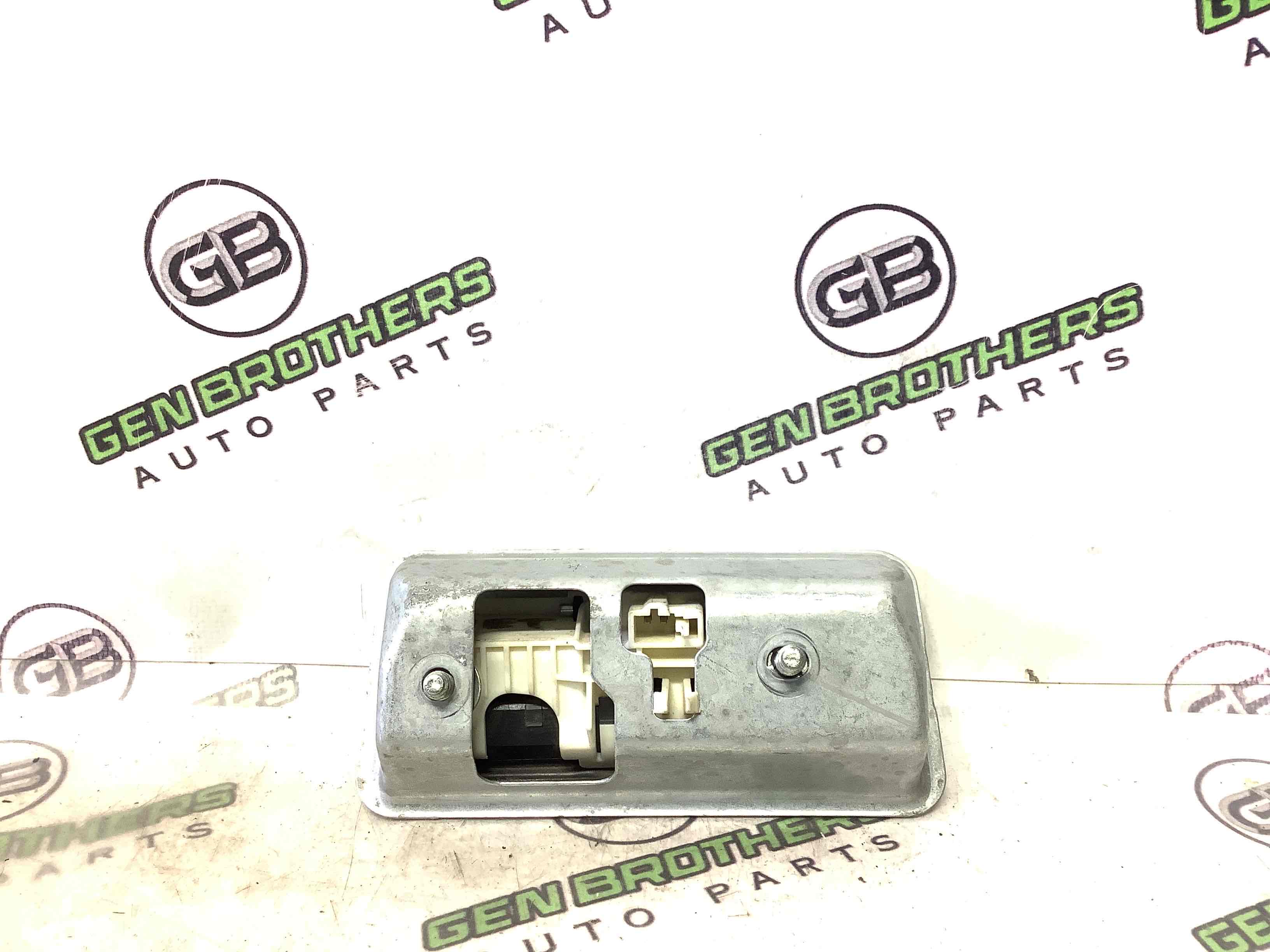 Кнопка відкриття багажника