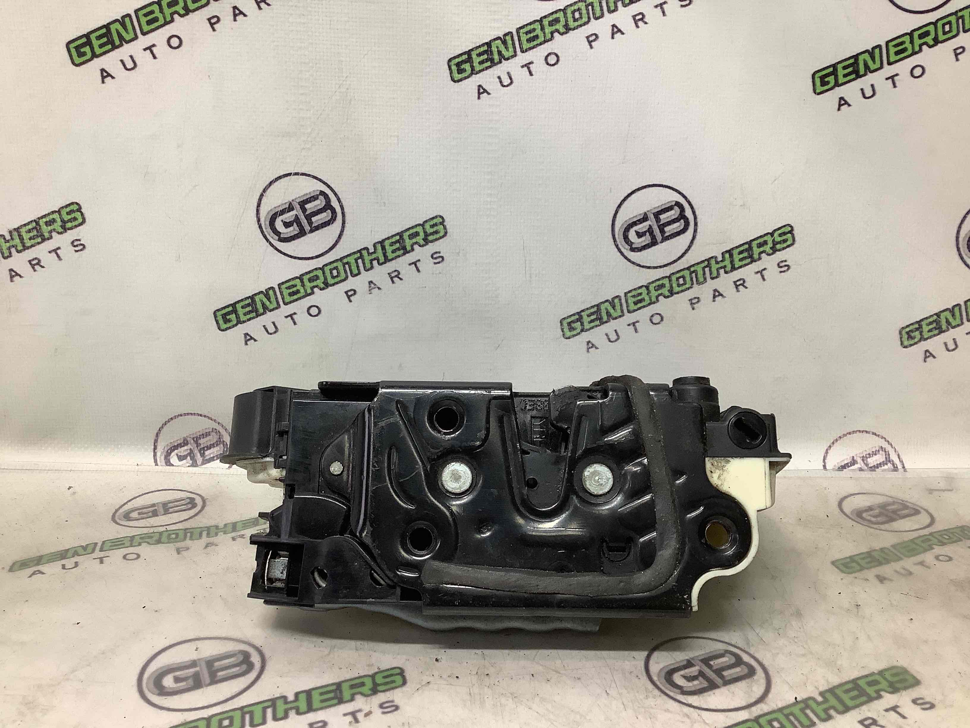 Замок дверей задньої правої