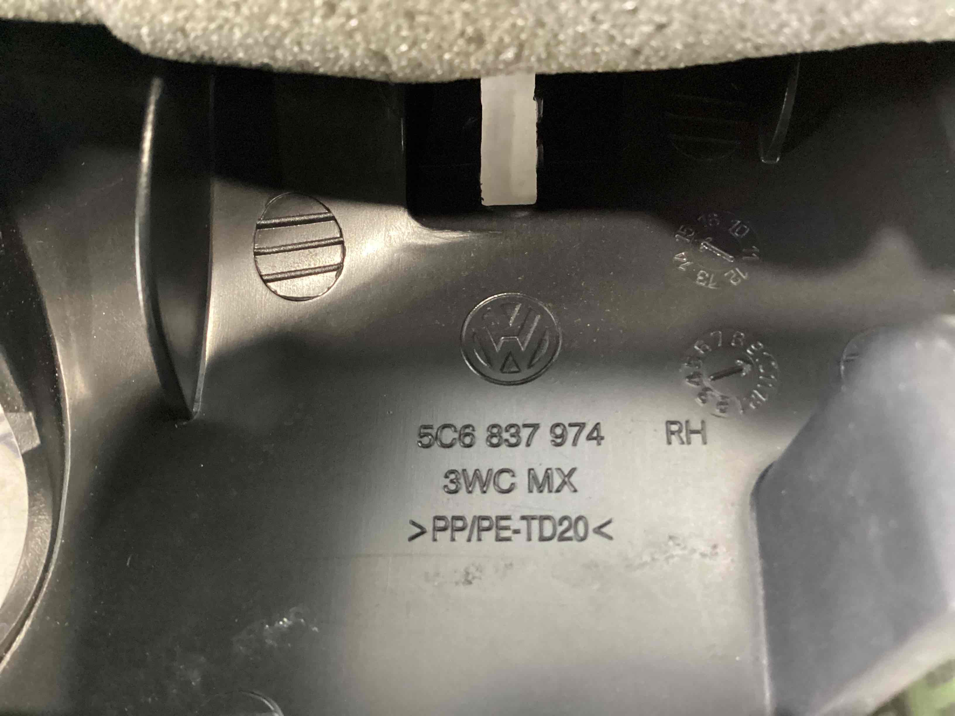 Корпус, накладка, кріплення правого дзеркала