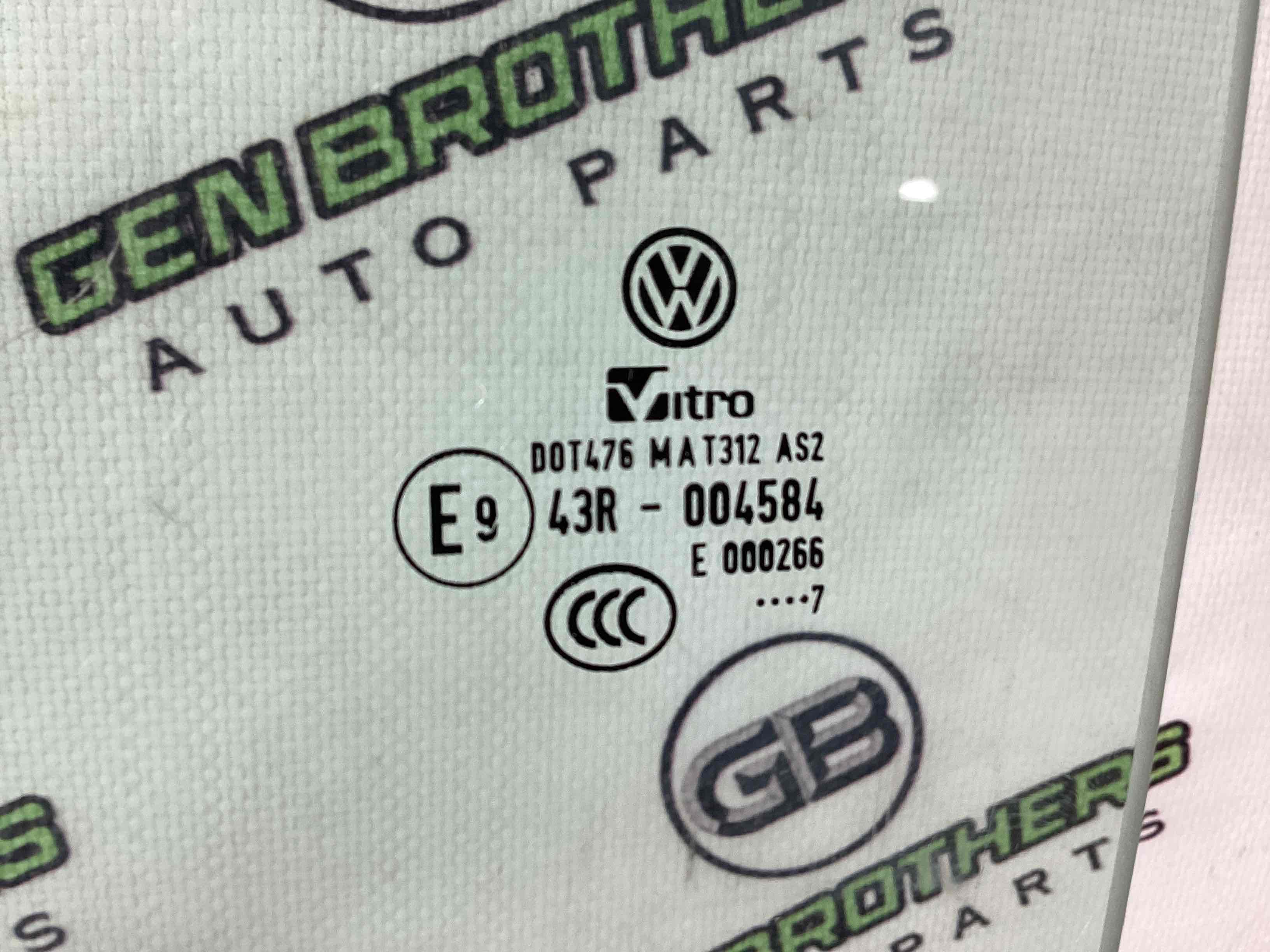 Скло заднє ліве