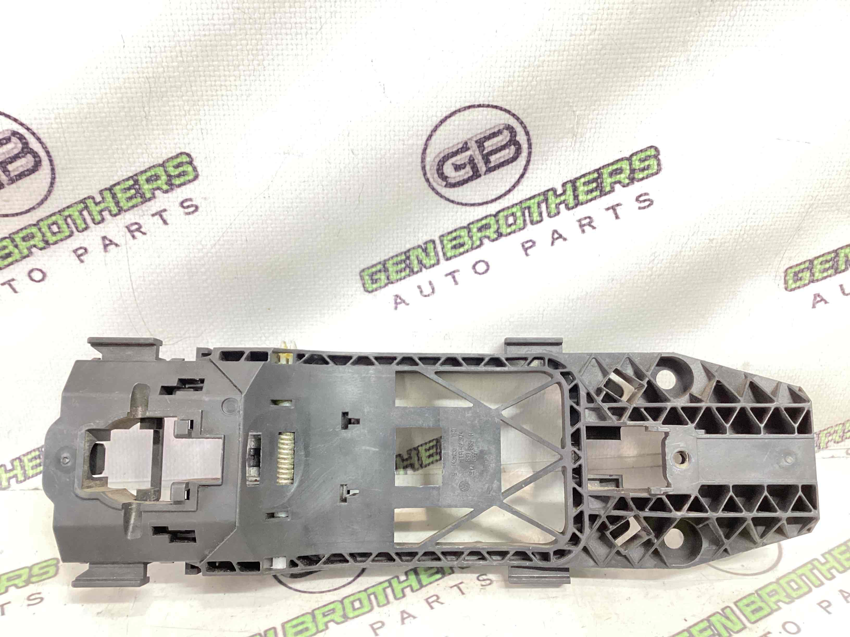 Кронштейн ручки дверей