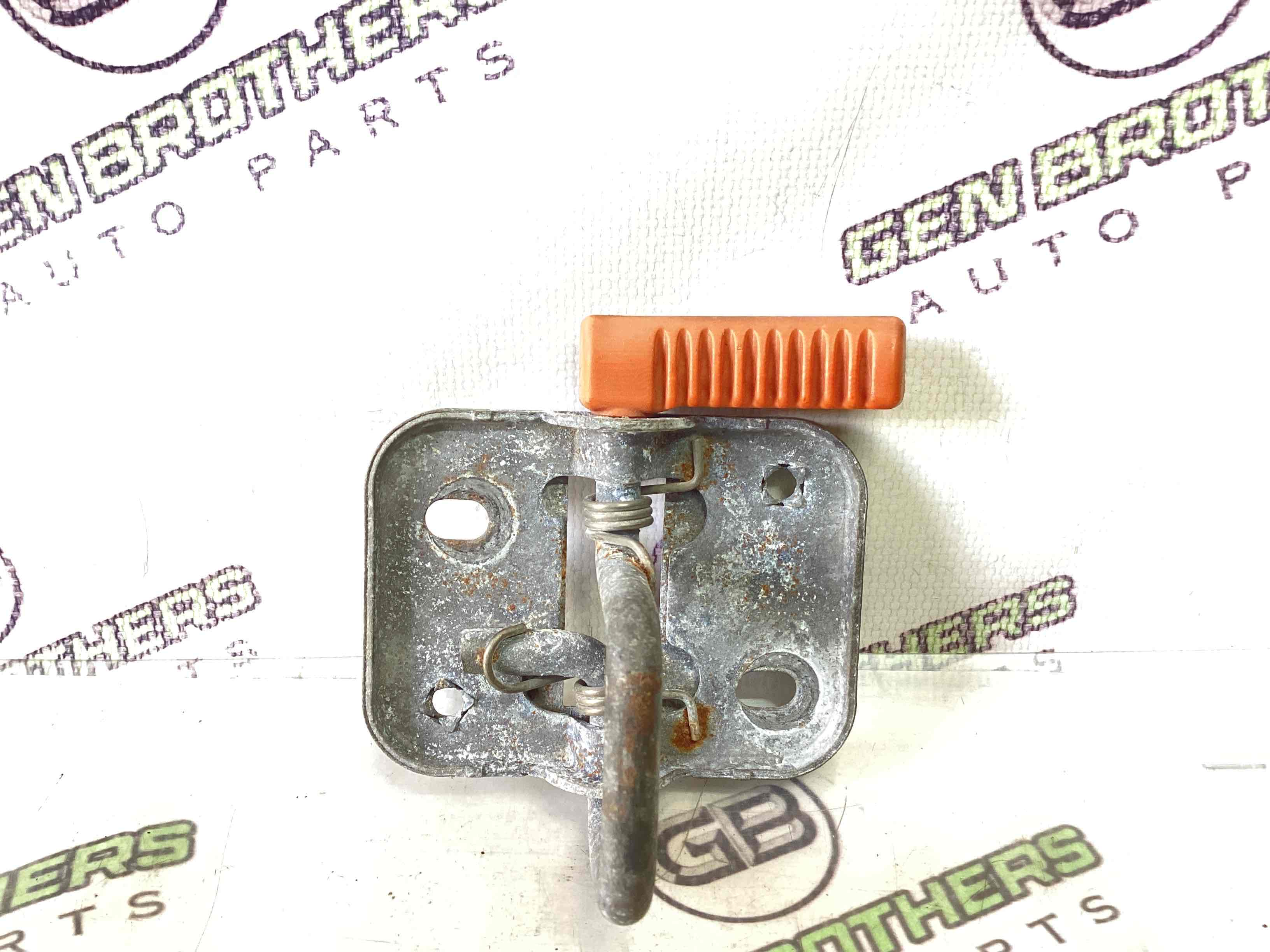 Петля капота, кронштейн капота