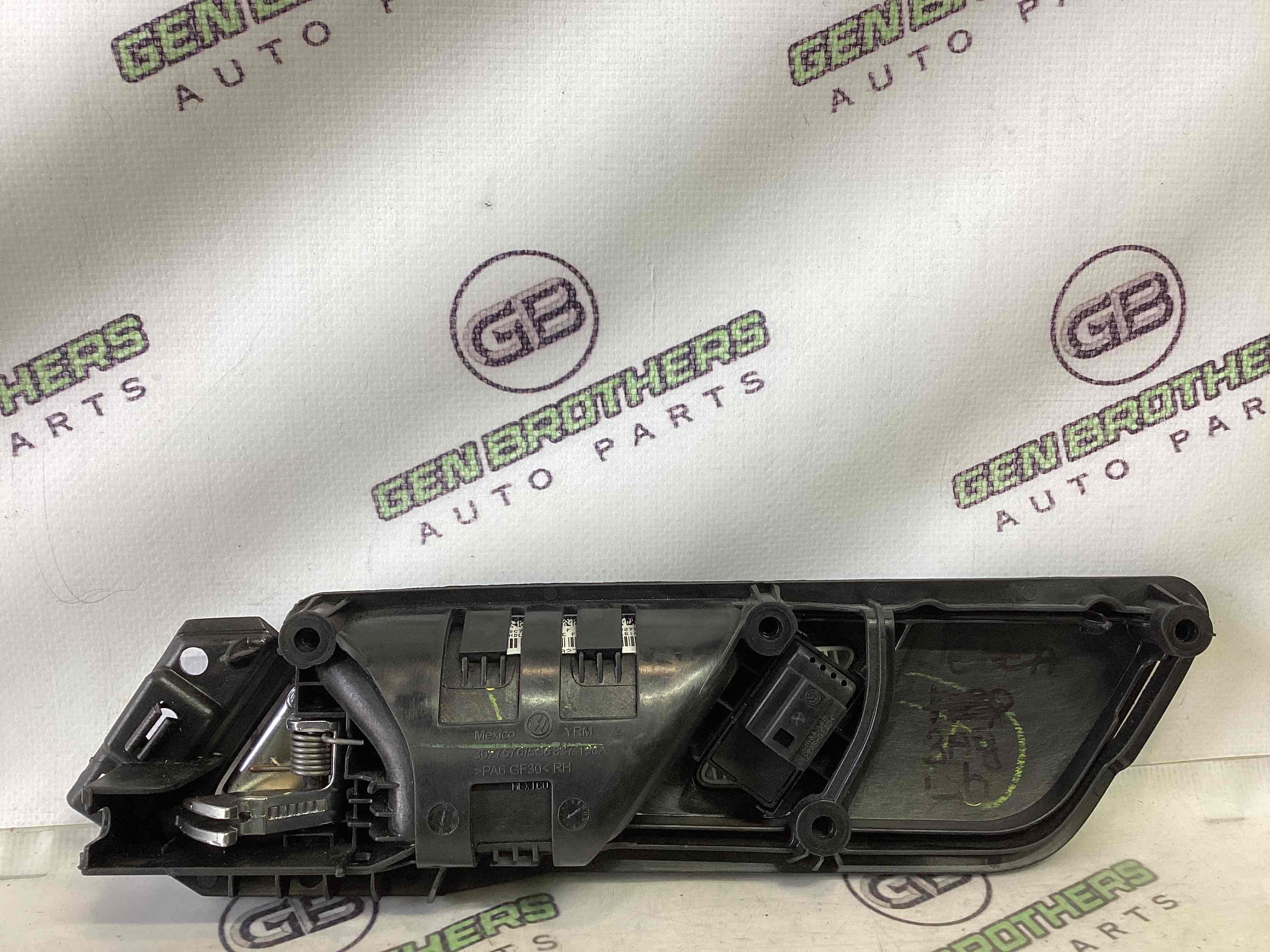 Ручка дверей салону внутрішня, поручень