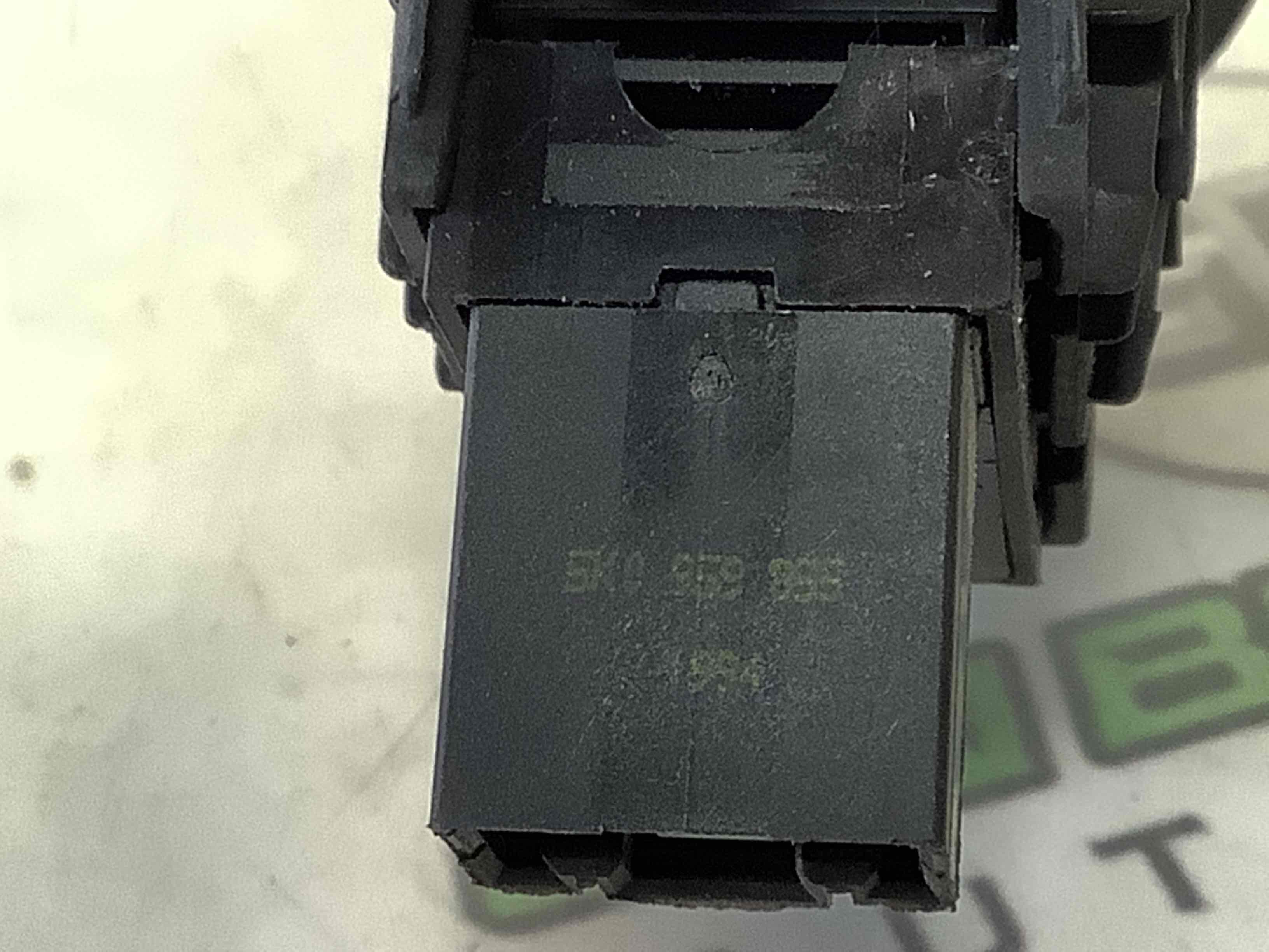 Кнопки керування склопідйомниками