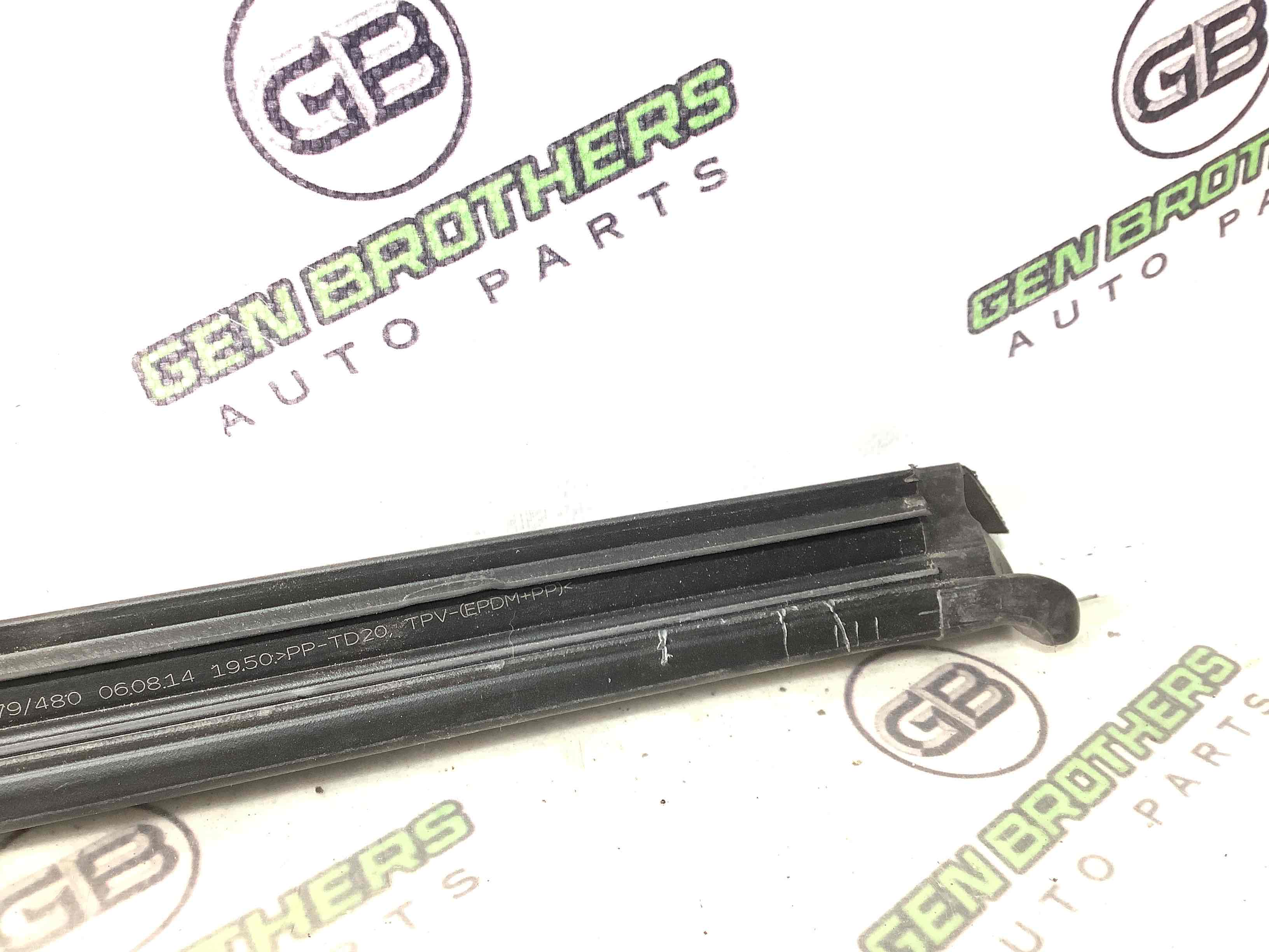 Ущільнювач скла, двері