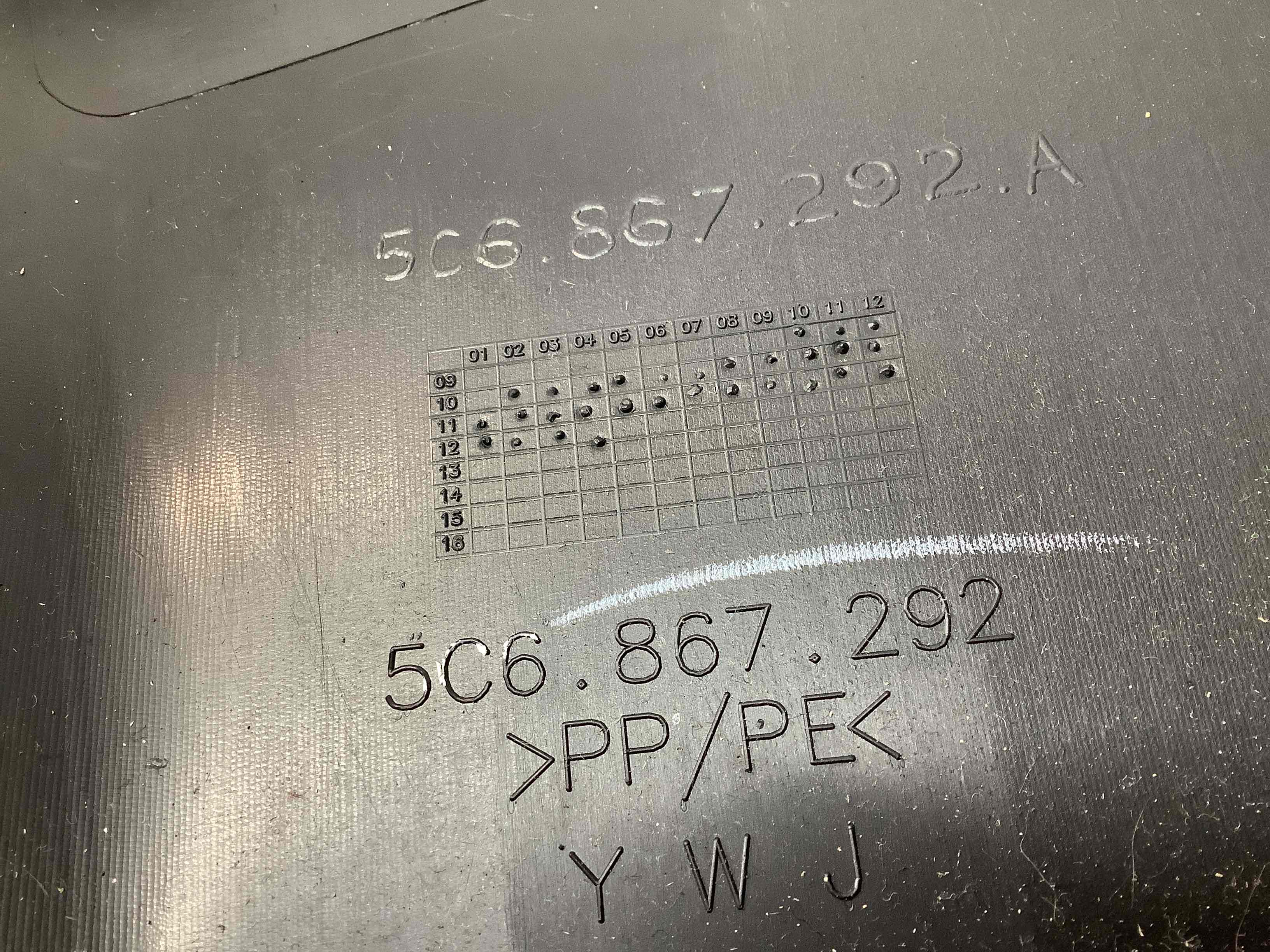 Обшивка центральної стійки права