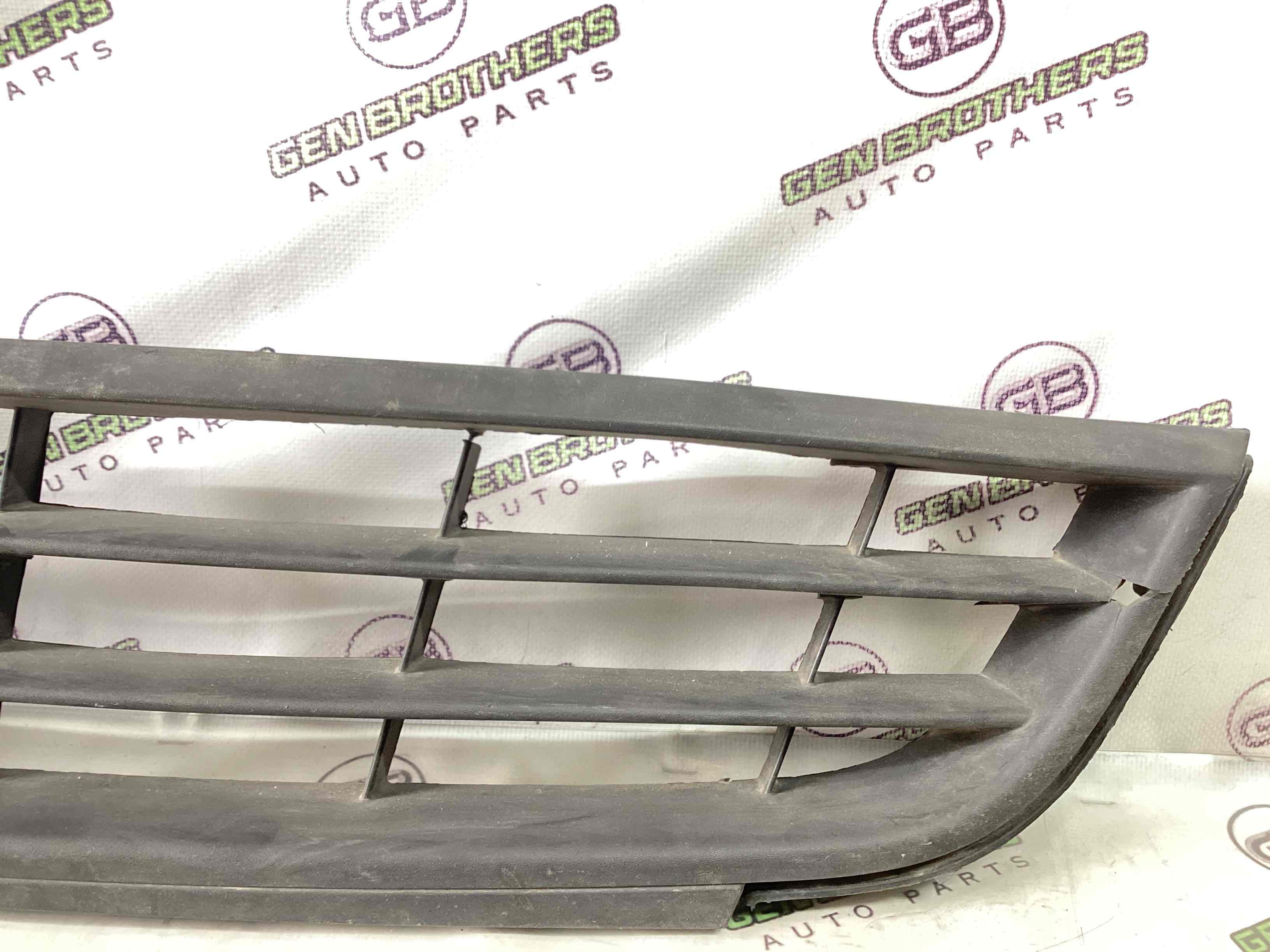 Заглушка, вставка решітка в бампер