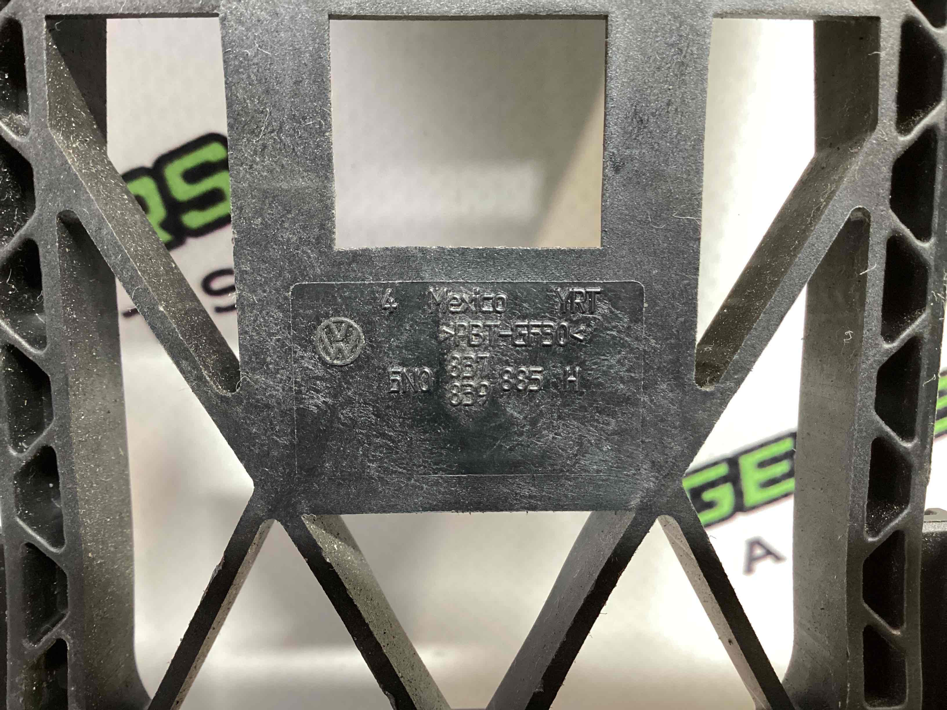 Кронштейн ручки дверей