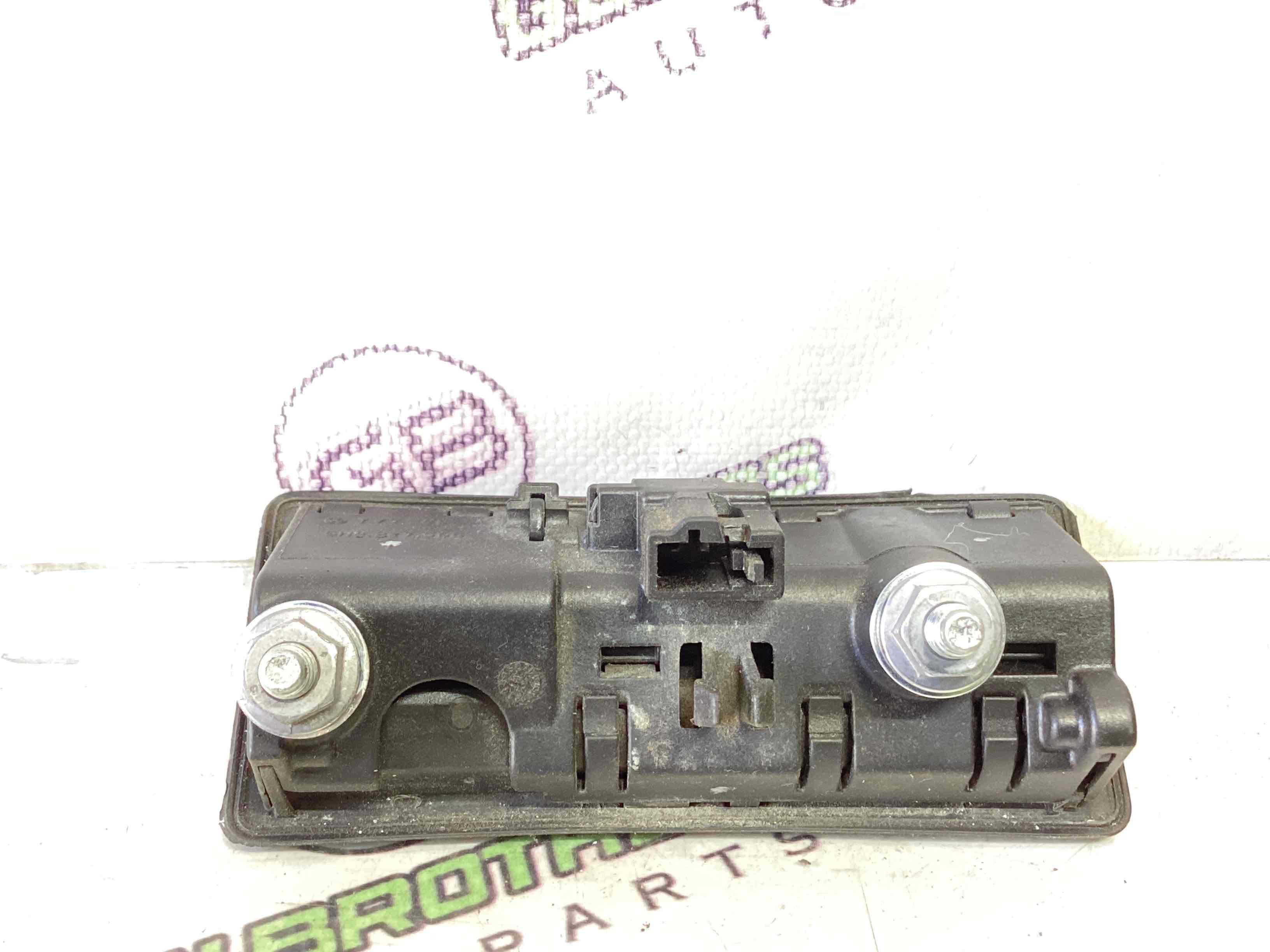 Кнопка відкриття багажника