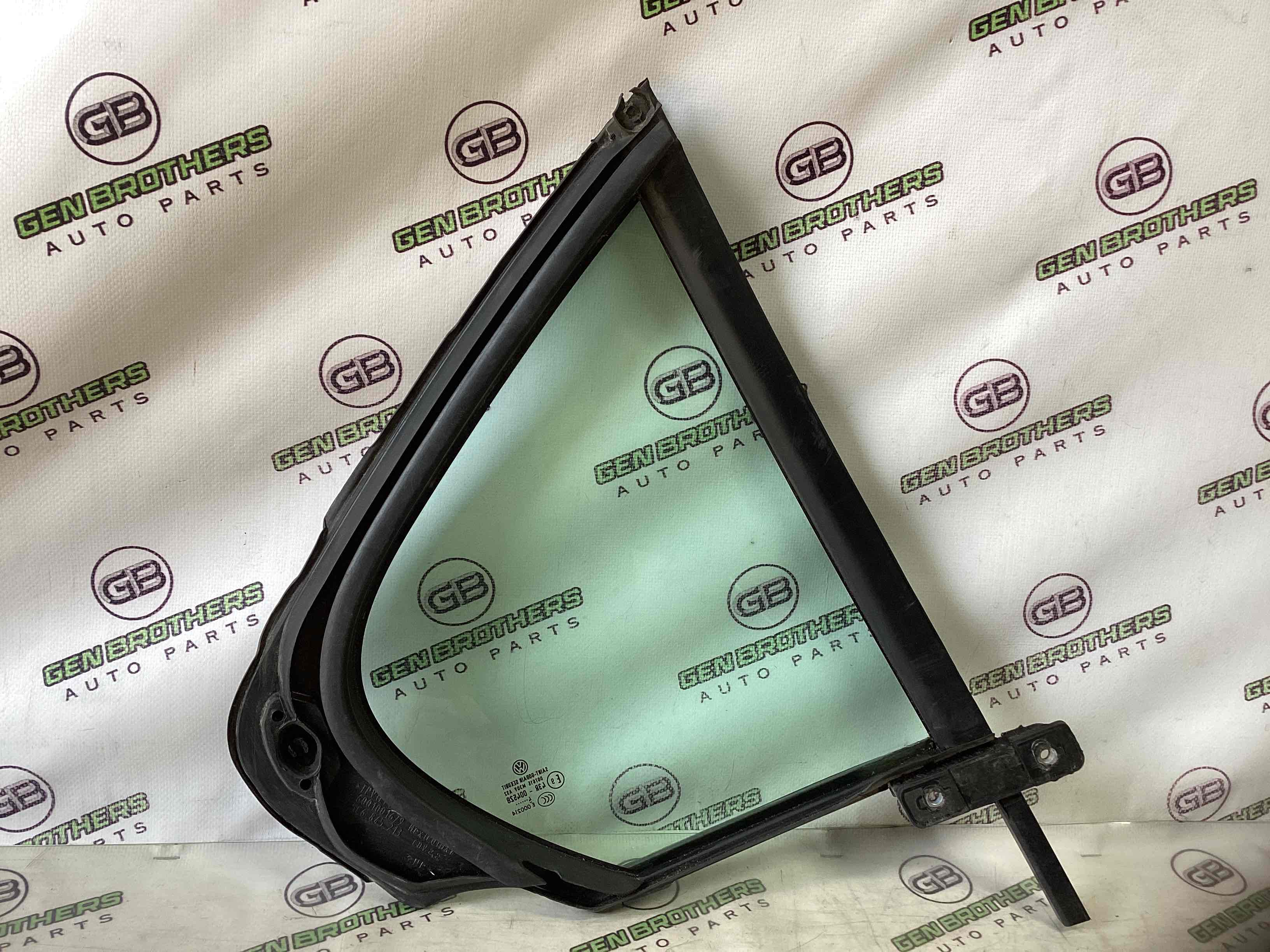 Скло дверей трикутник кватирка