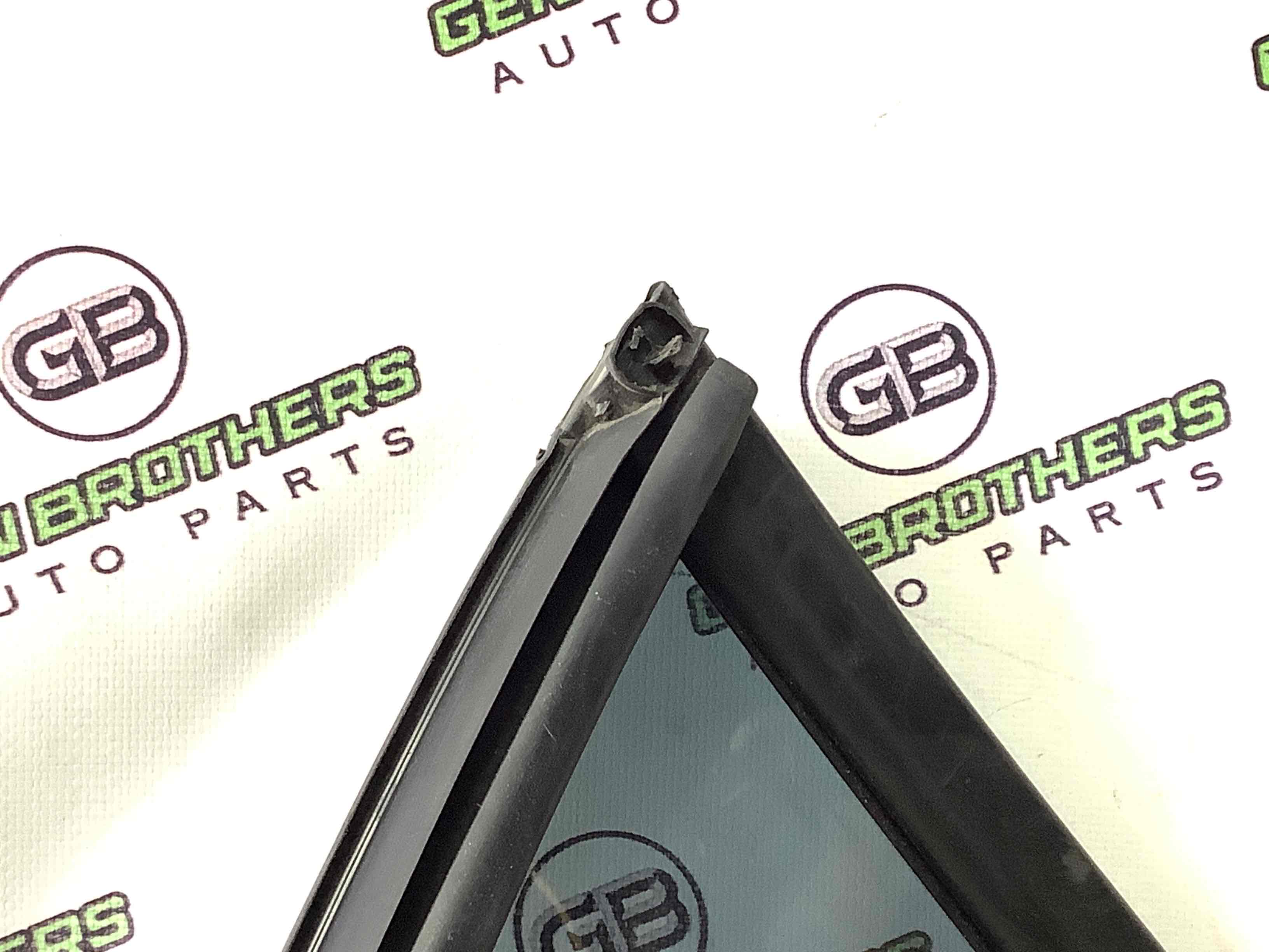 Скло дверей трикутник кватирка