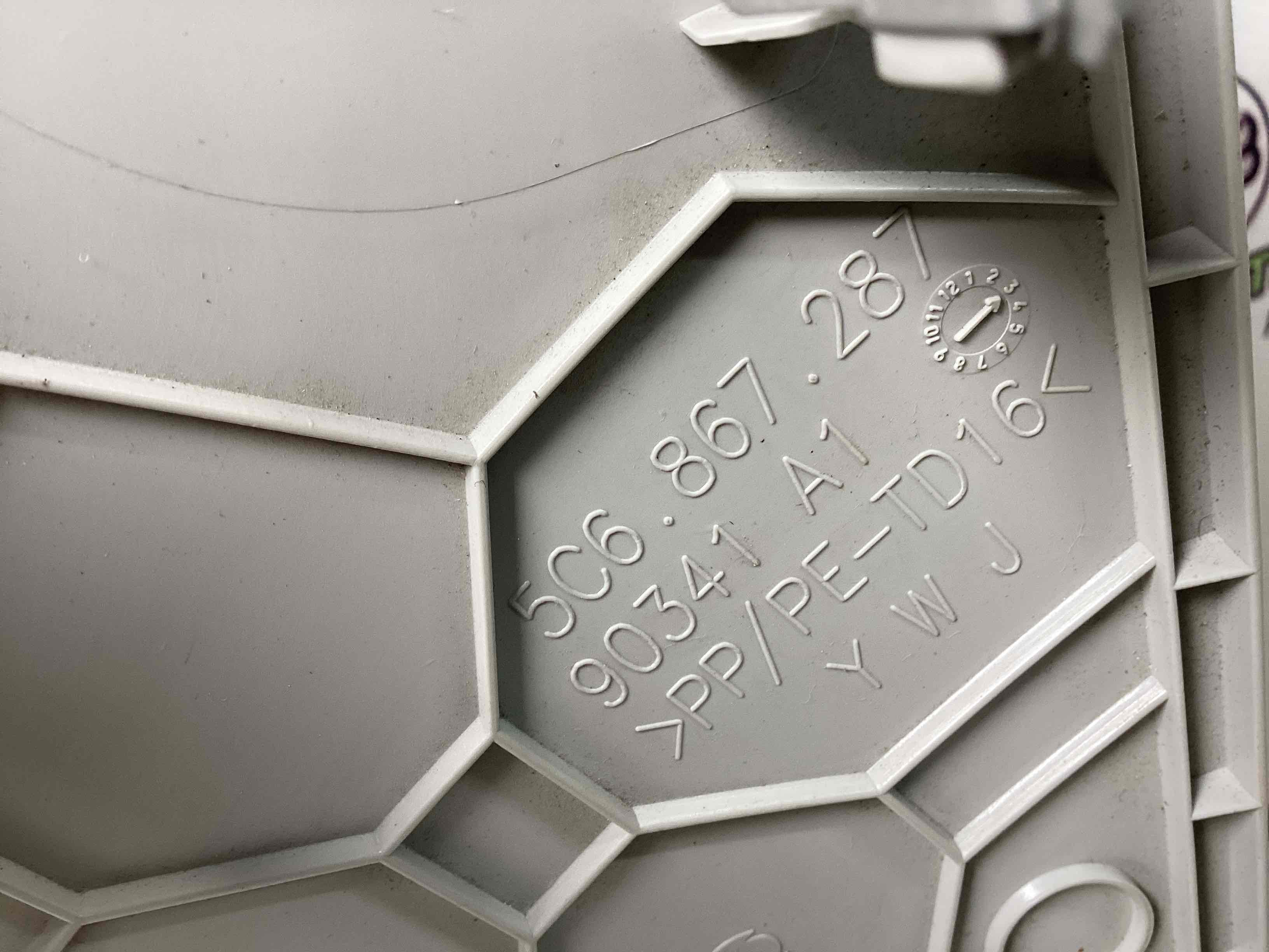 Обшивка задньої стійки ліва