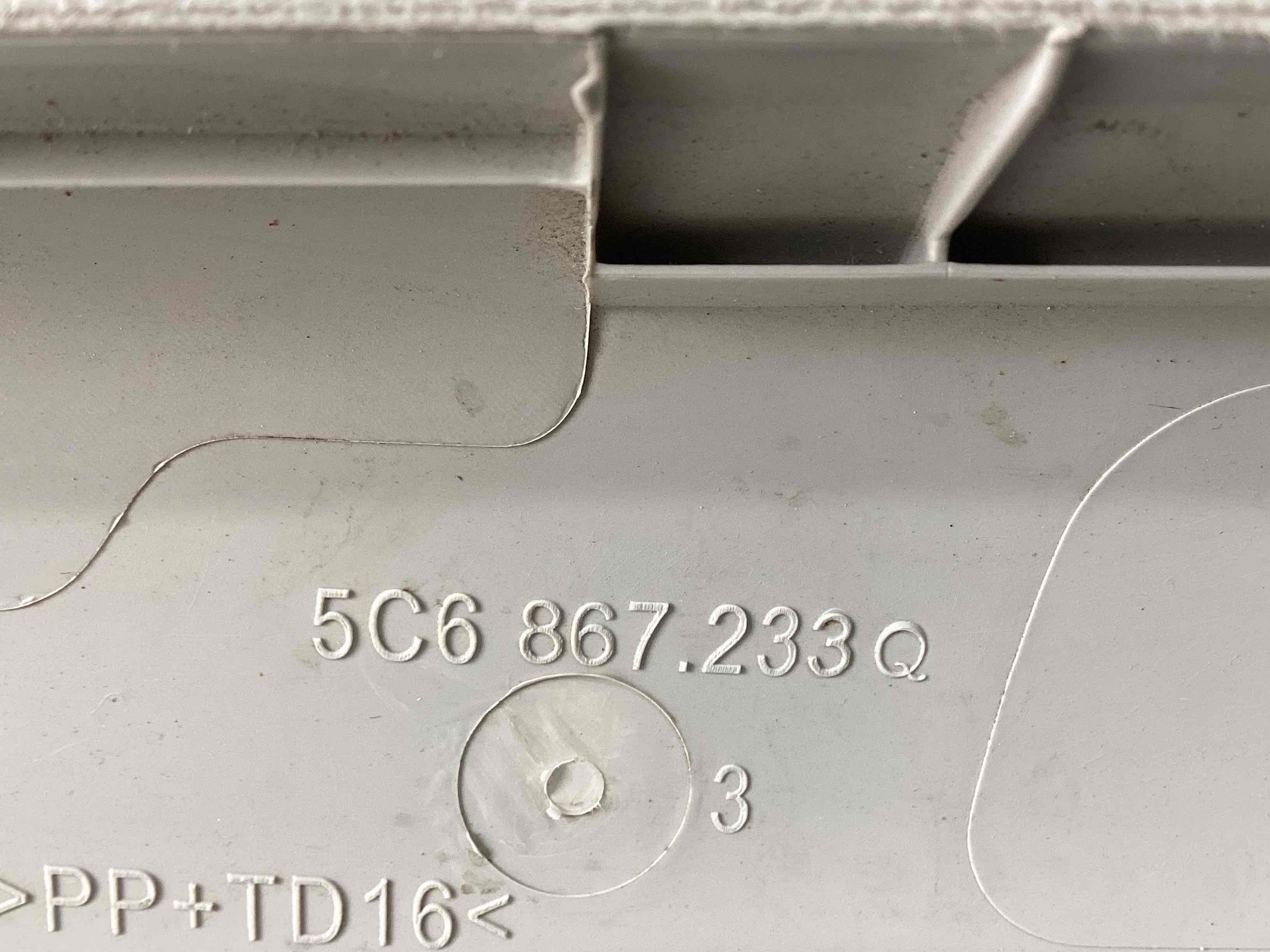 Обшивка передньої стійки ліва