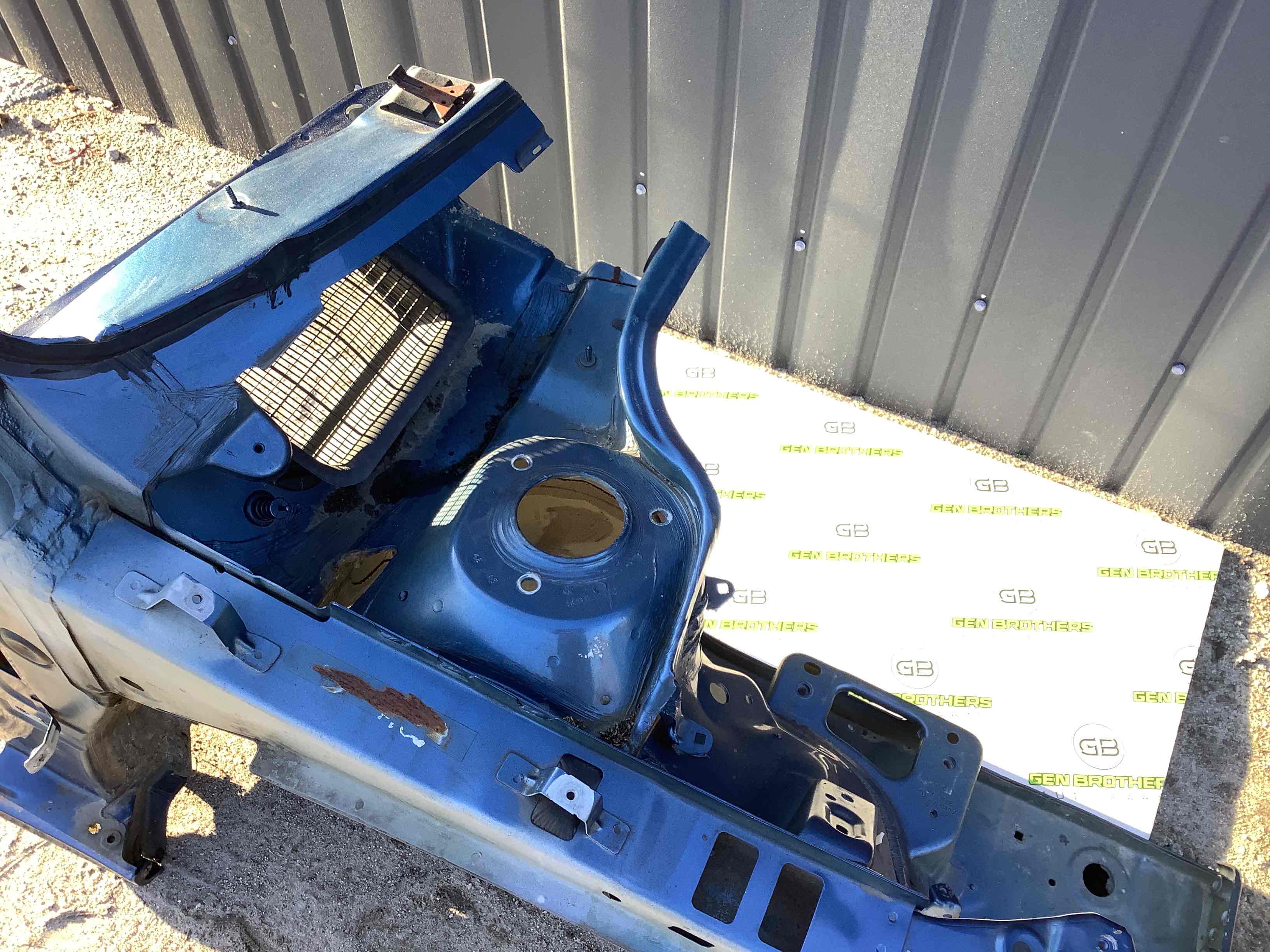 Чверть передня права