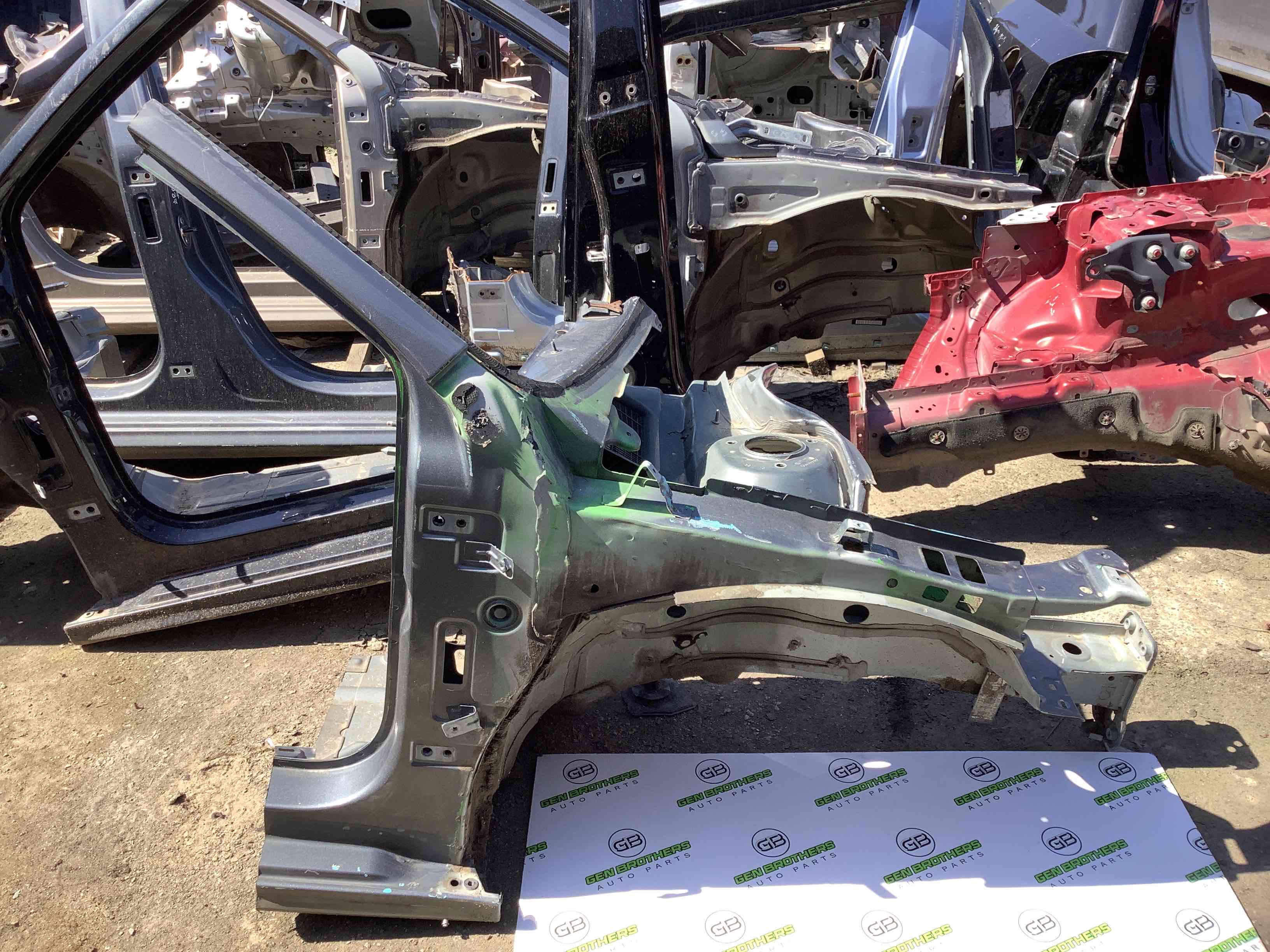 Чверть передня права