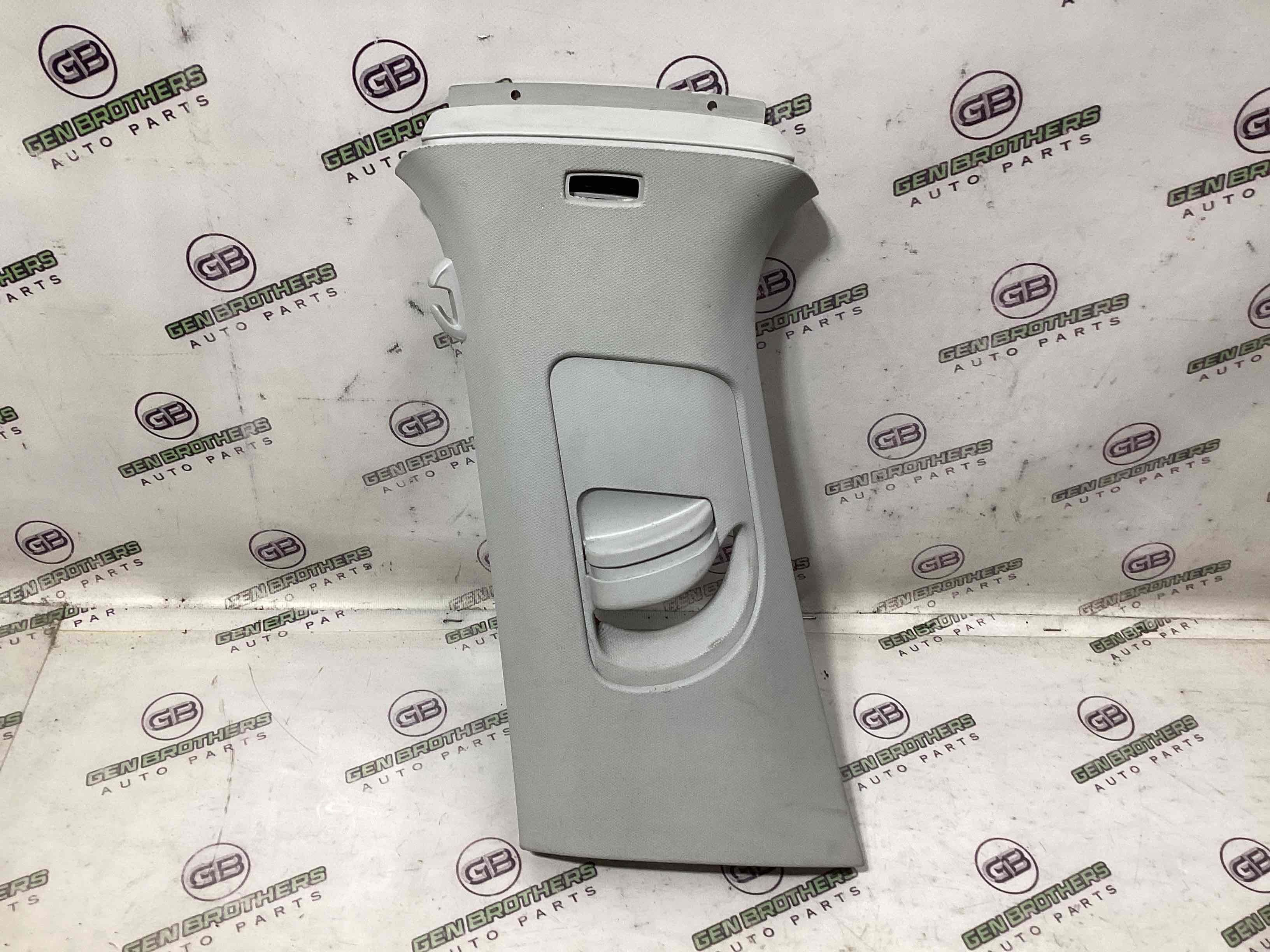 Обшивка центральної стійки ліва