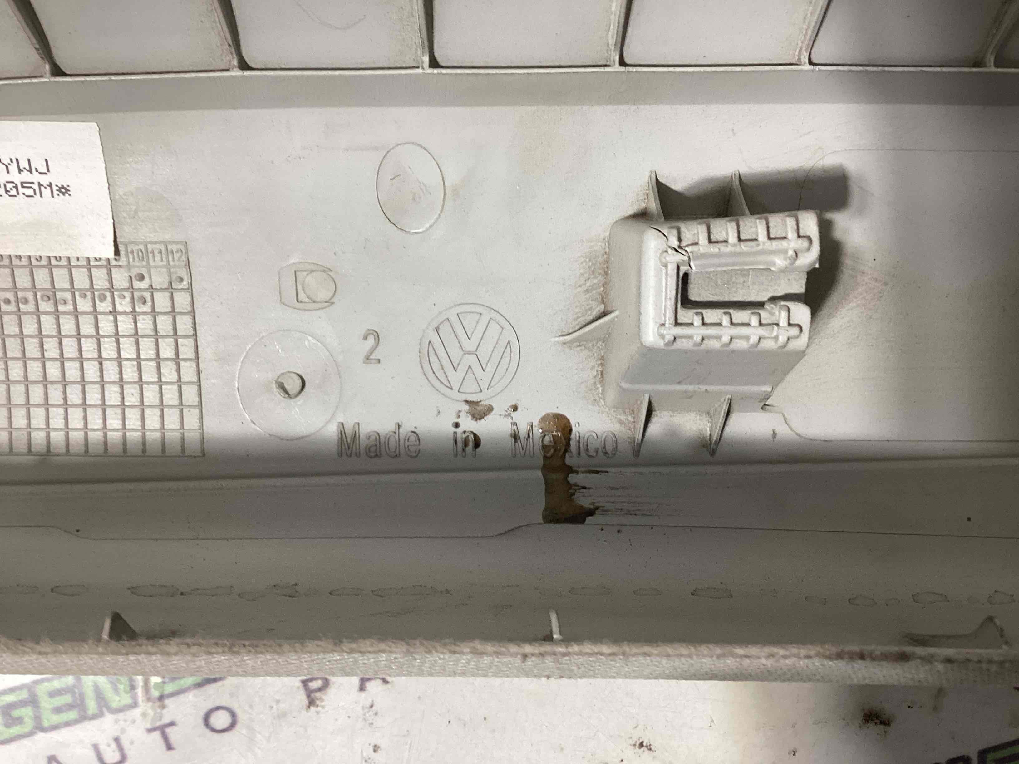 Обшивка передньої стійки ліва