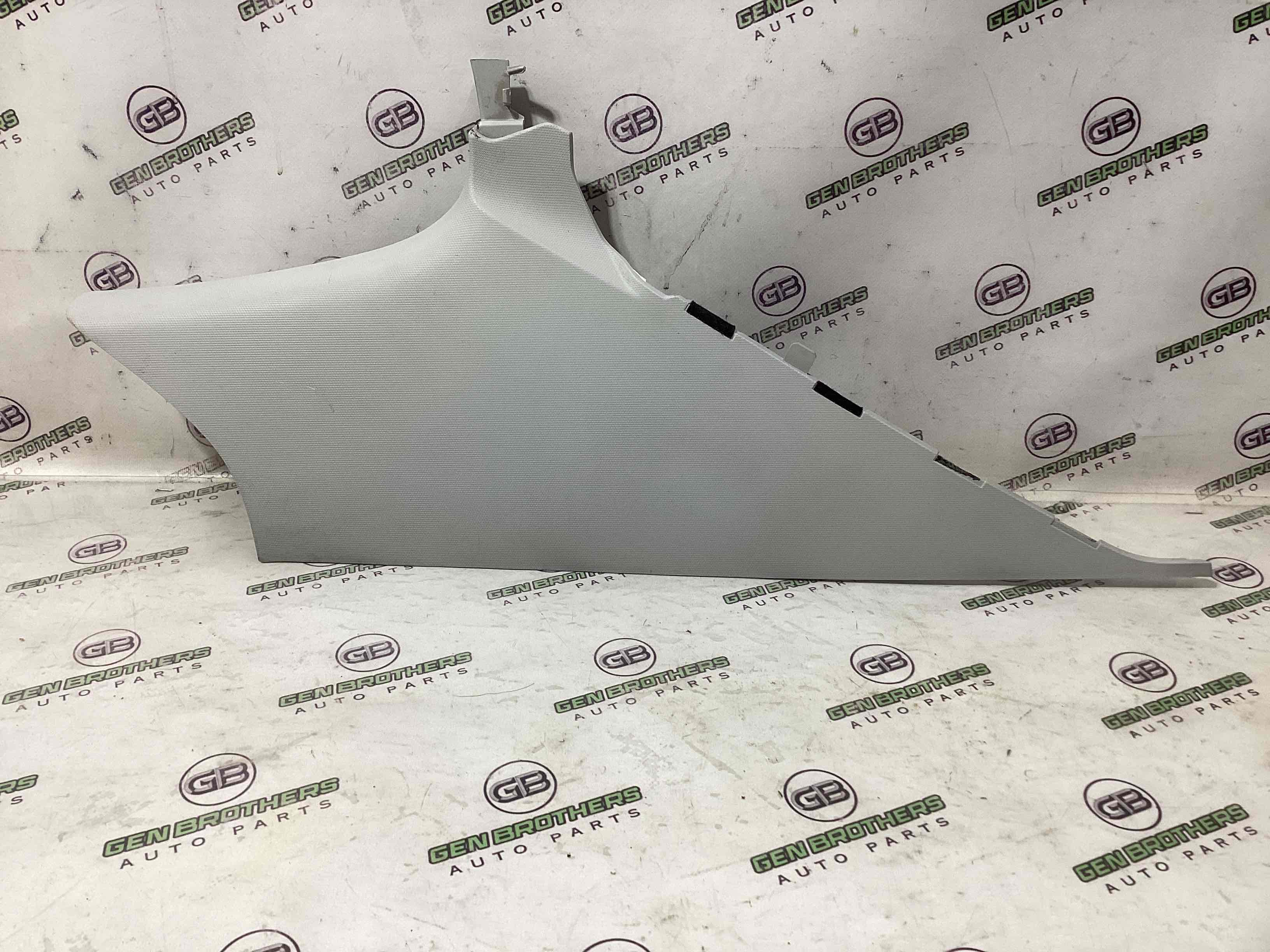 Обшивка задньої стійки ліва