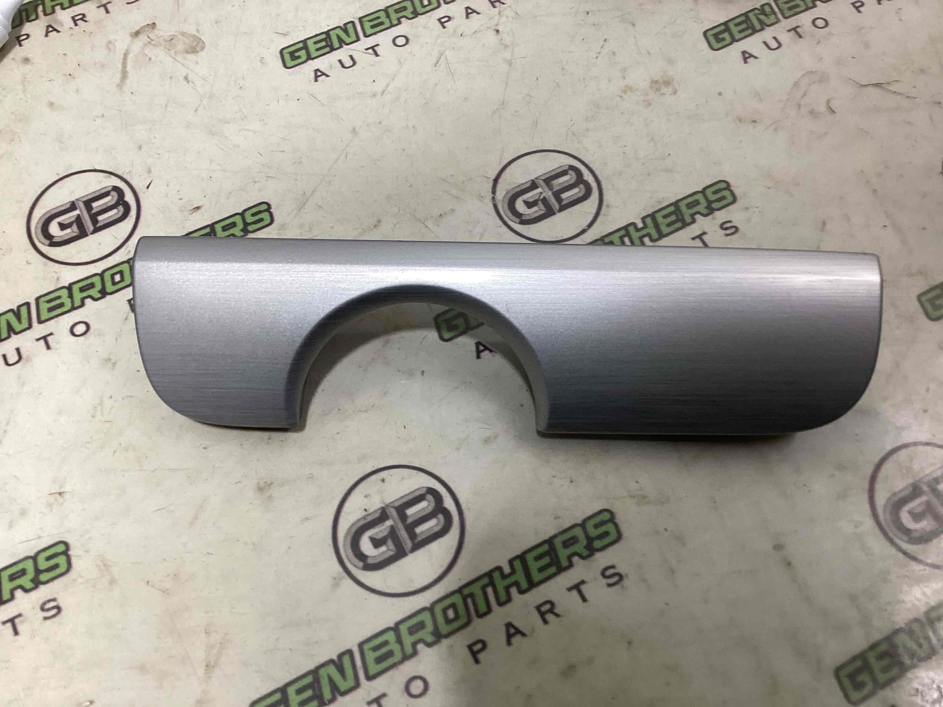 Обшивка панелі приладів торпедо