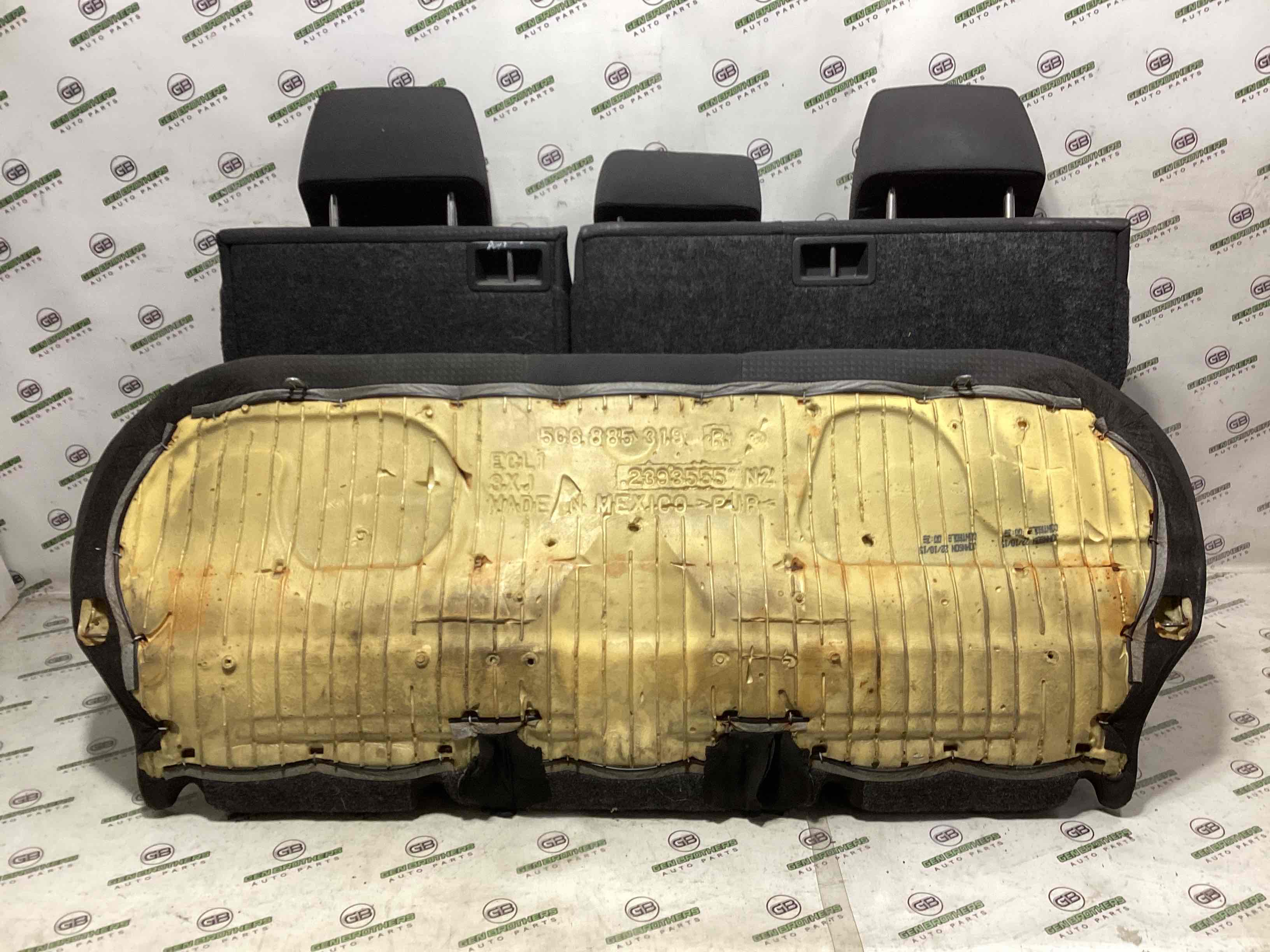 Задній ряд сидінь