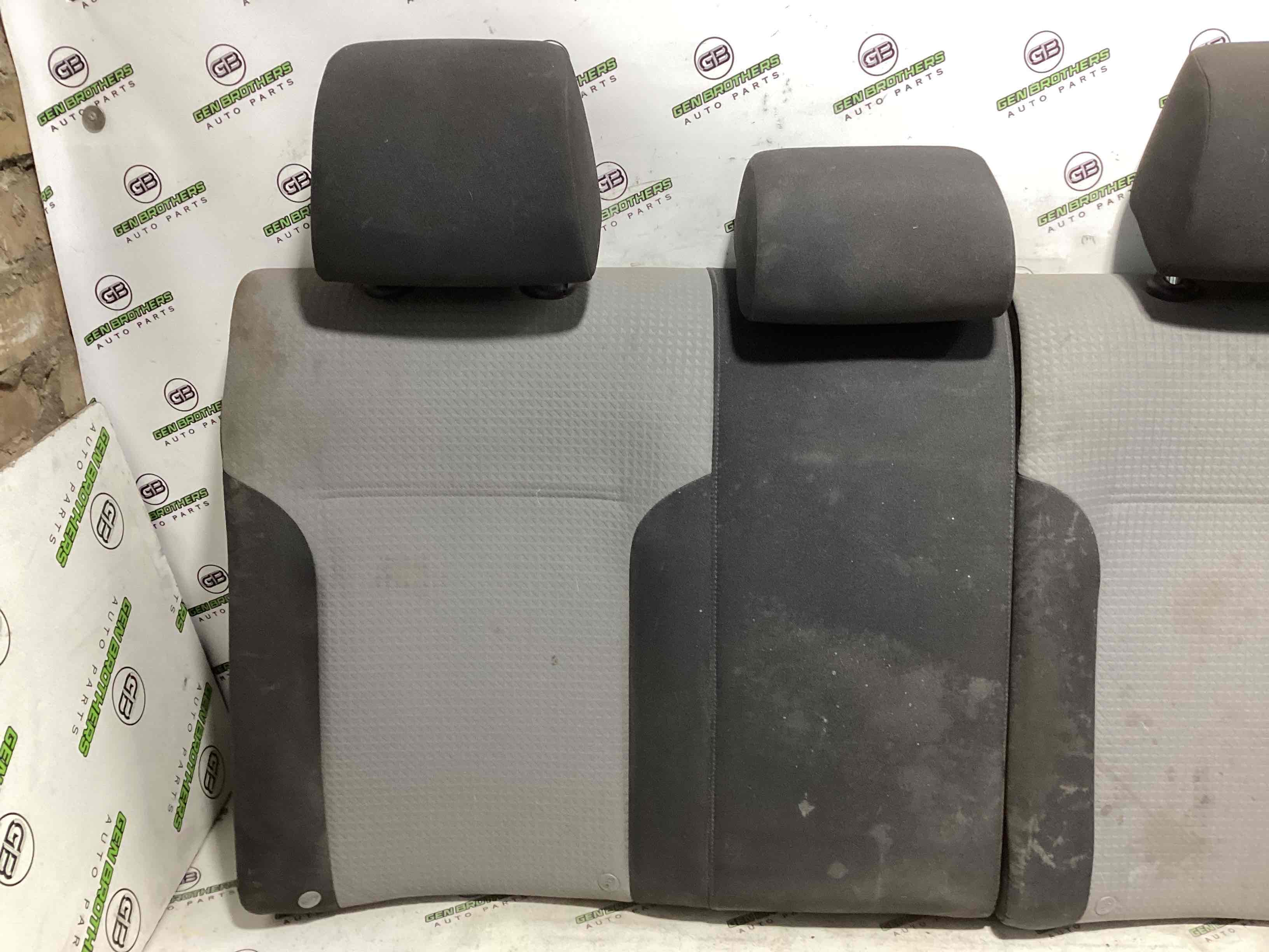 Задній ряд сидінь