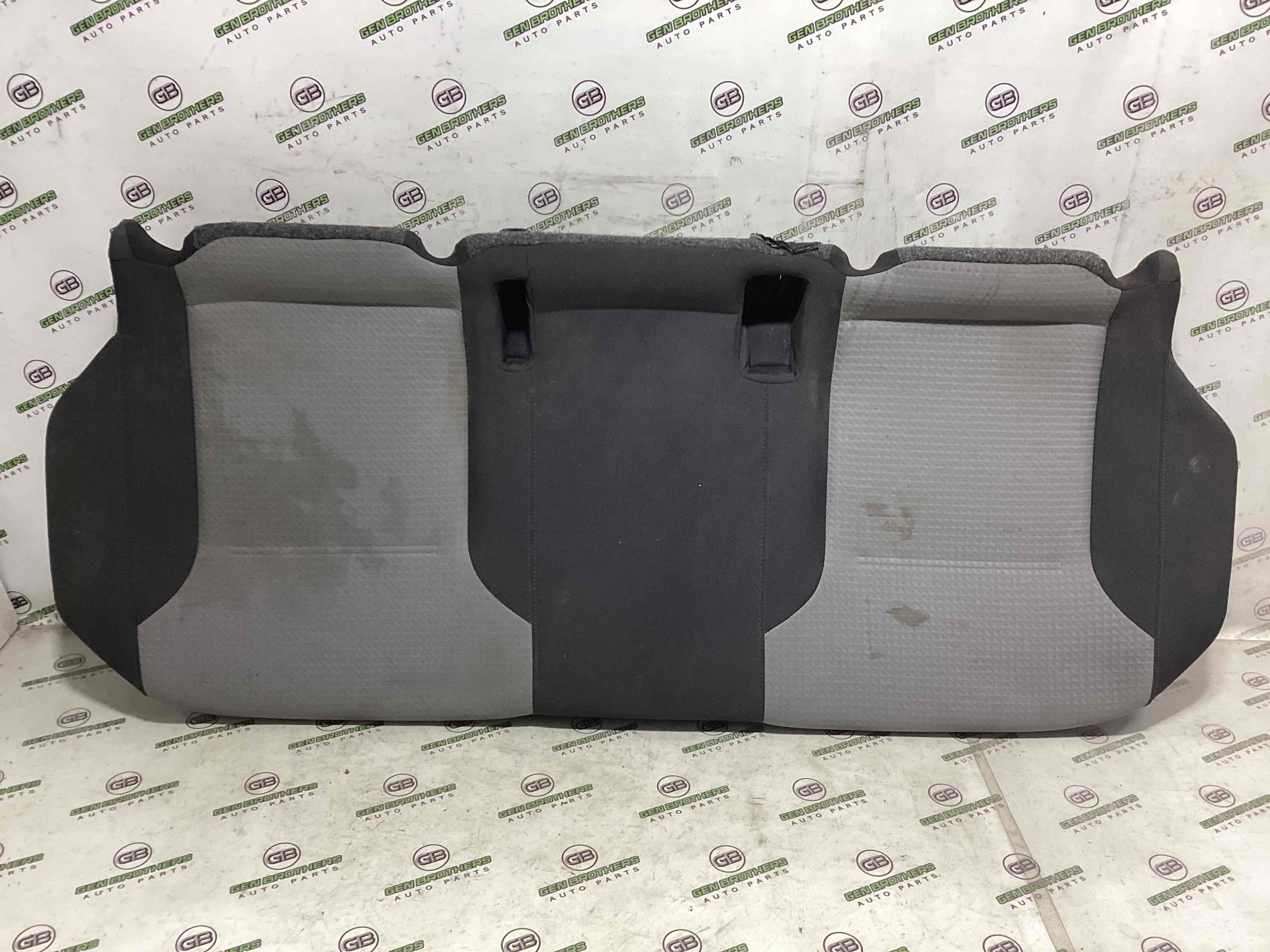 Задній ряд сидінь