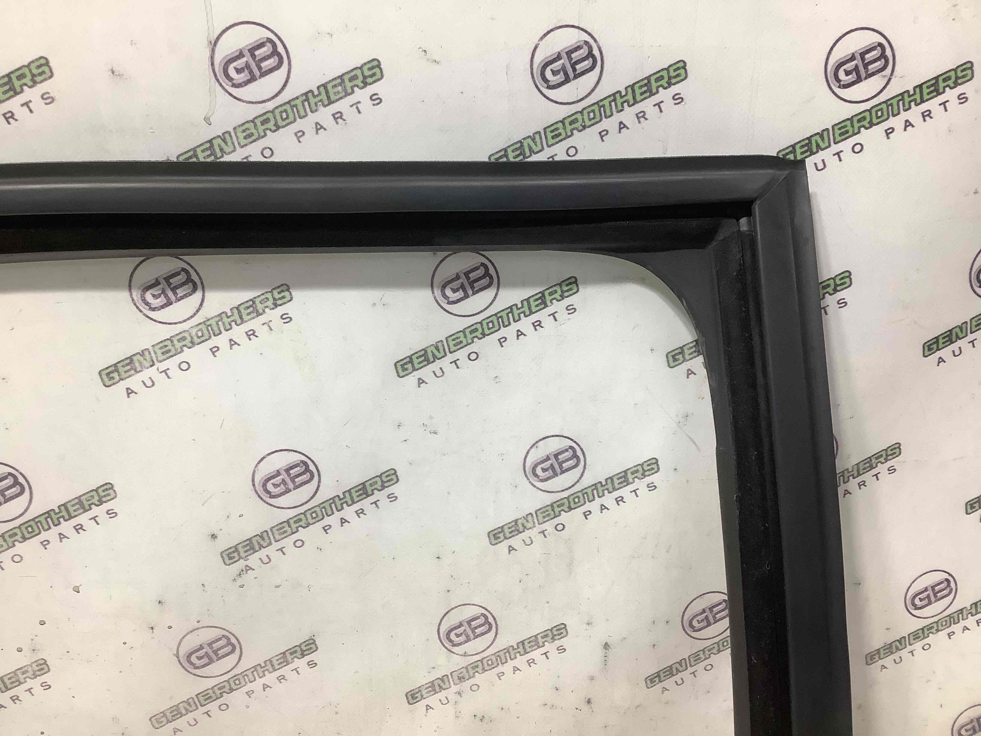 Ущільнювач скла, двері