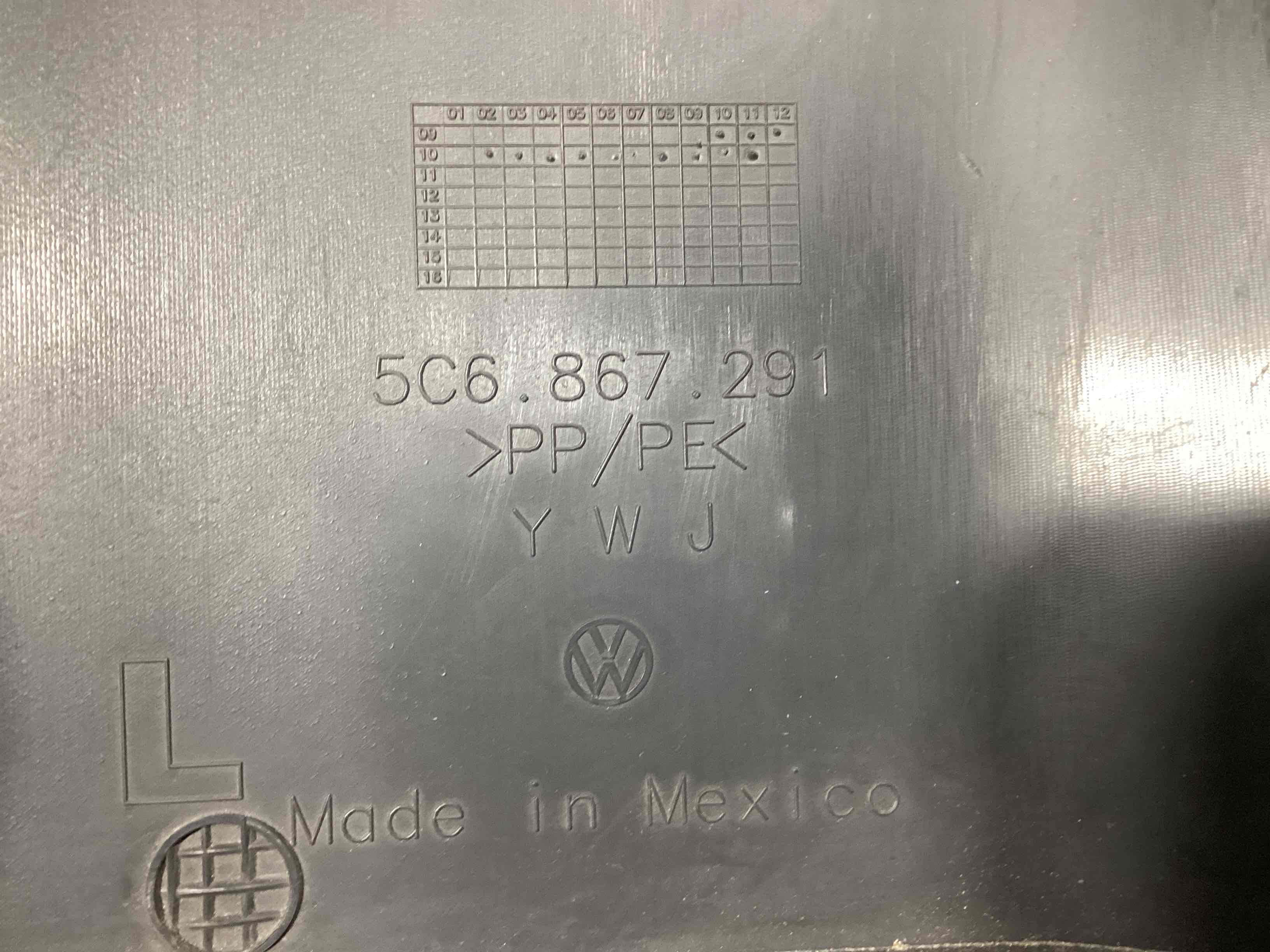 Обшивка центральної стійки ліва