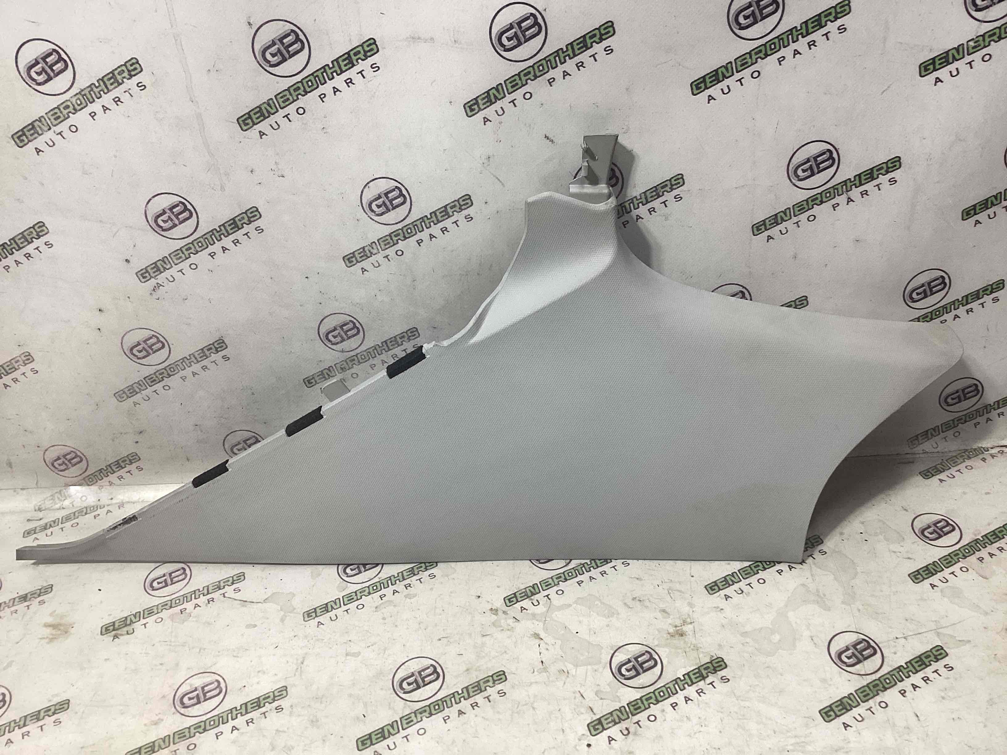 Обшивка задньої стійки права