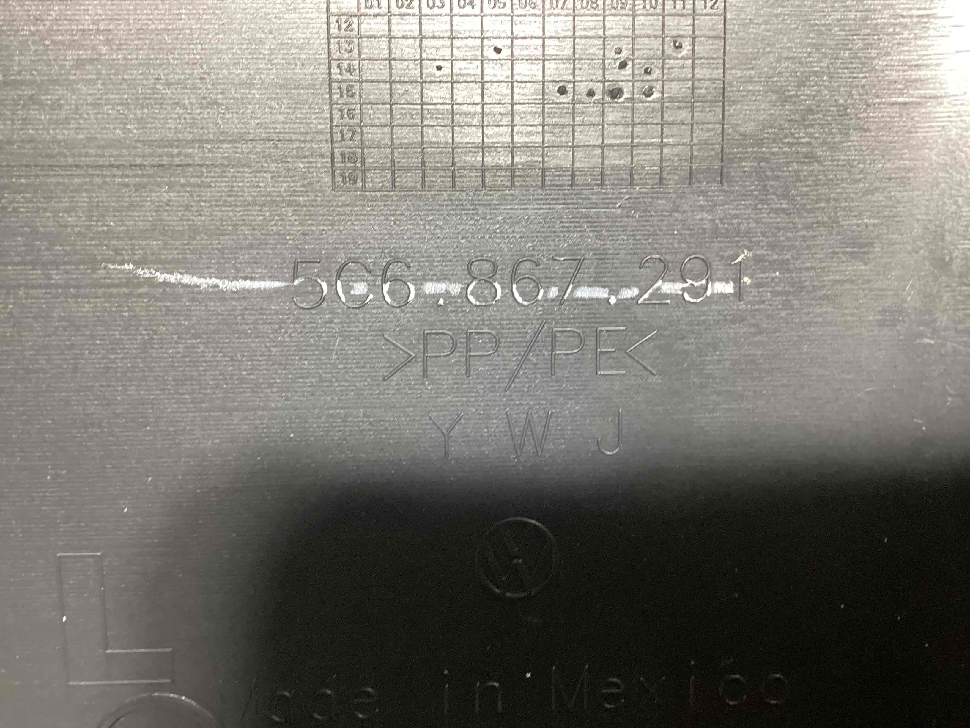 Обшивка центральної стійки ліва