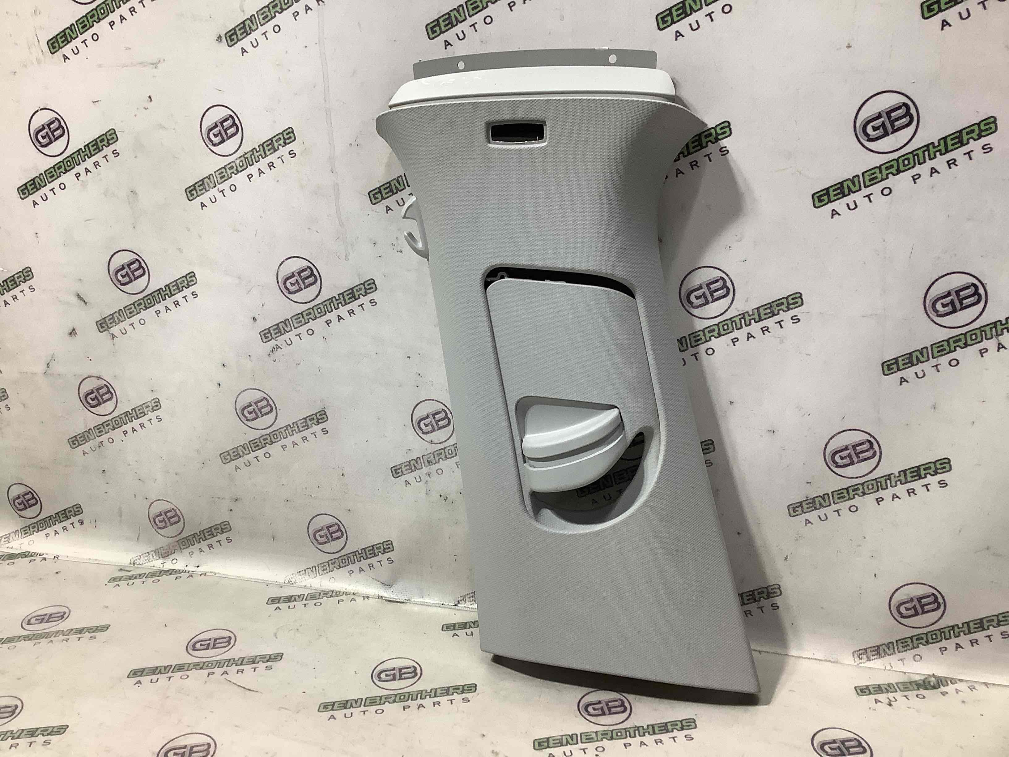 Обшивка центральної стійки ліва