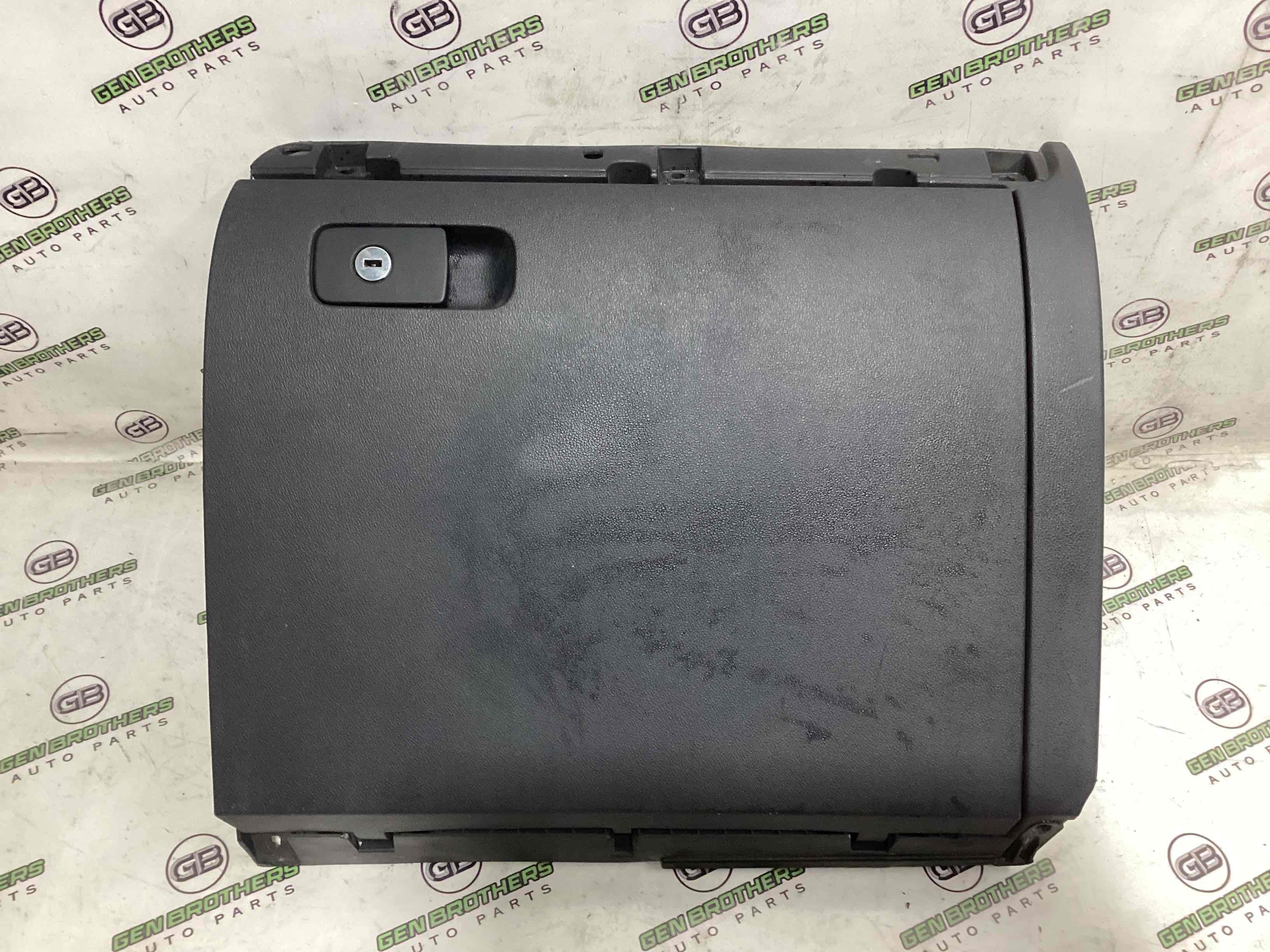 Бардачок замок бардачка, підстаканник, ящик