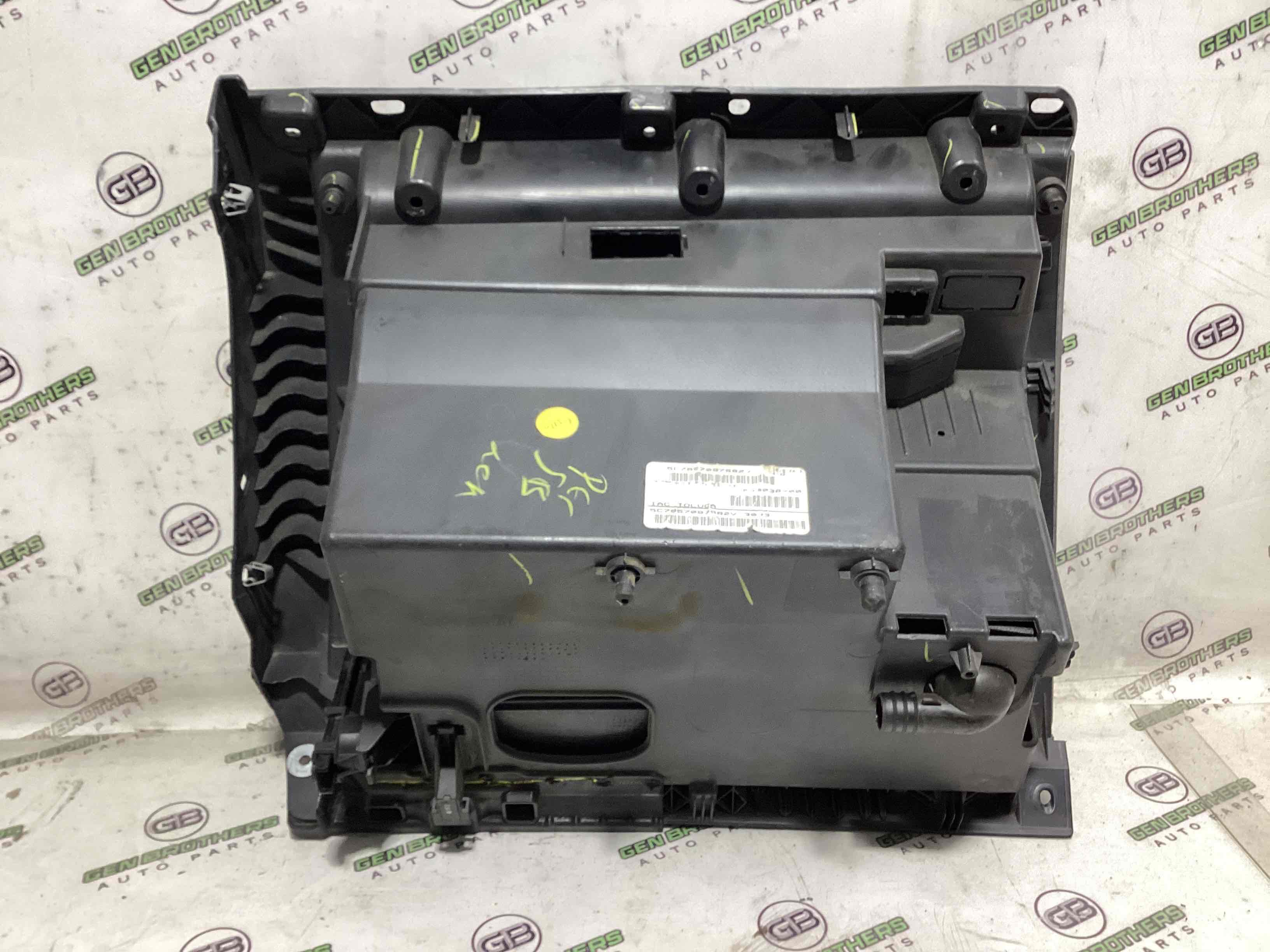 Бардачок замок бардачка, підстаканник, ящик