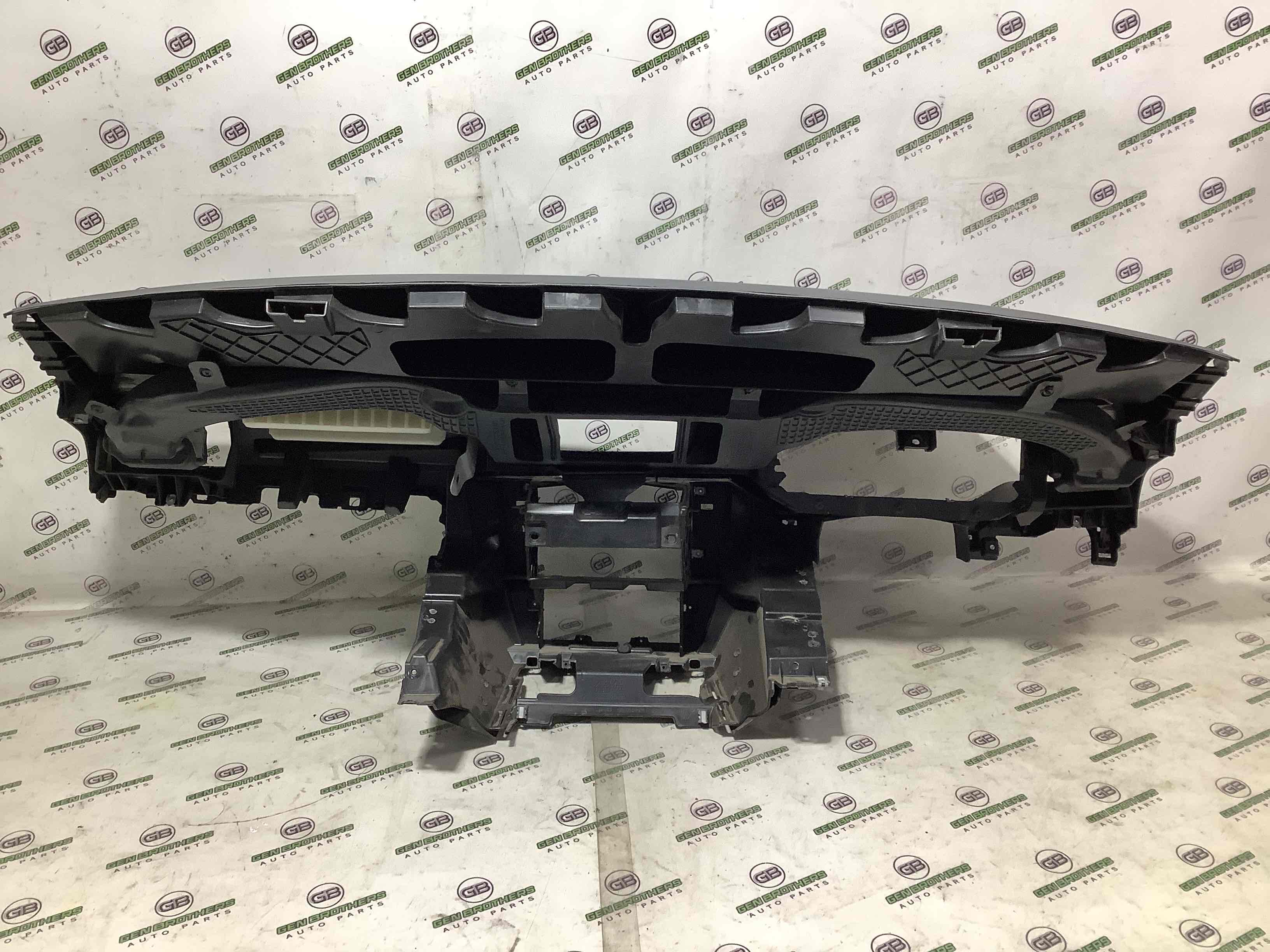 Панель передня салону торпедо