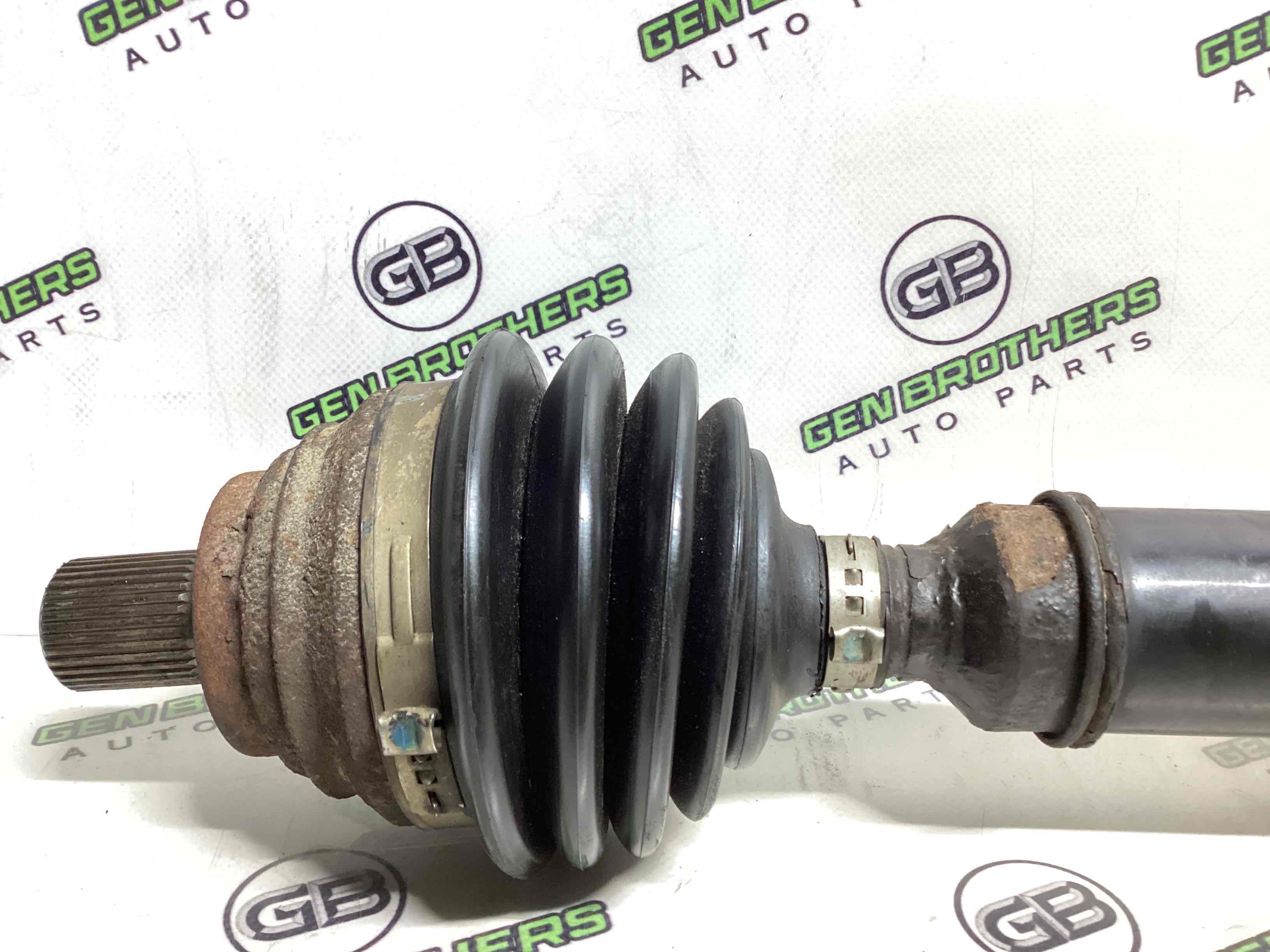 Піввісь передня права (привідний вал, ШРУС)